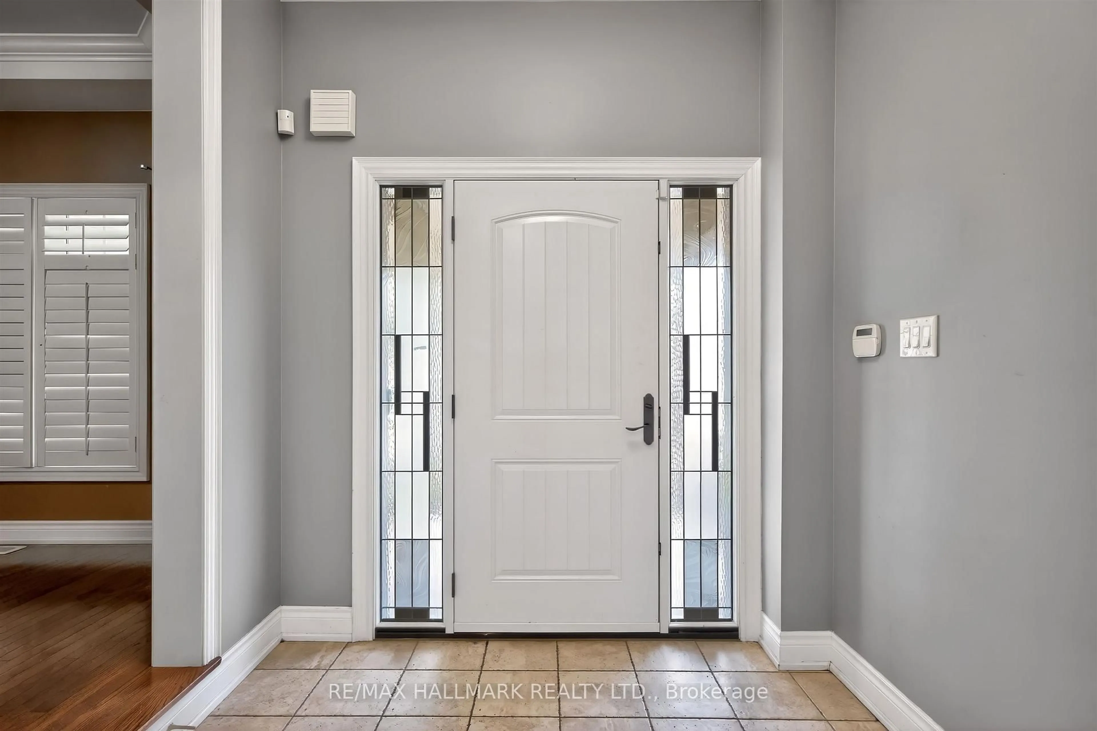 Indoor entryway for 99 Royal West Dr, Brampton Ontario L6X 0Z8