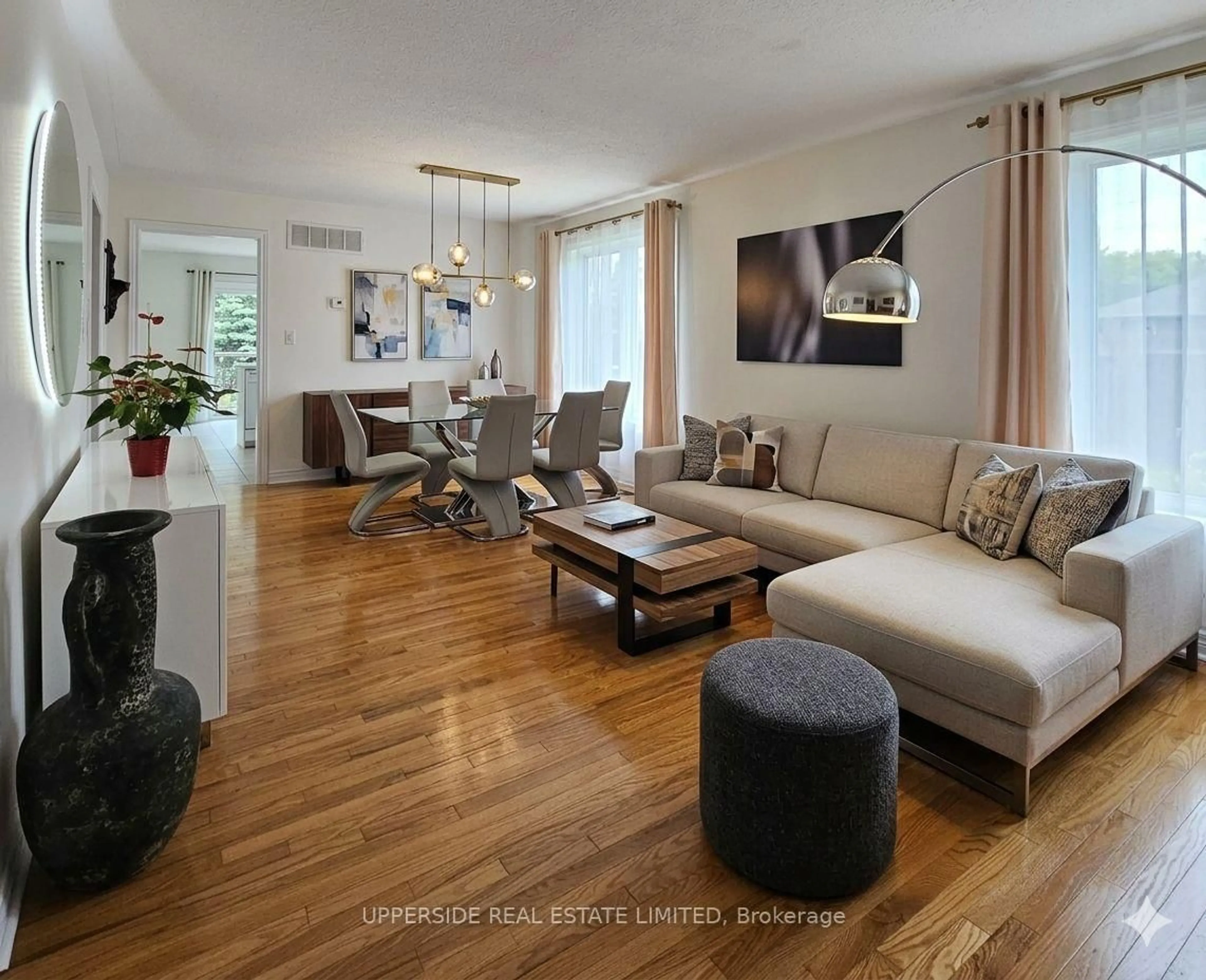Living room with furniture, wood/laminate floor for 4 Kingsley Rd, Halton Hills Ontario L7J 2Z5
