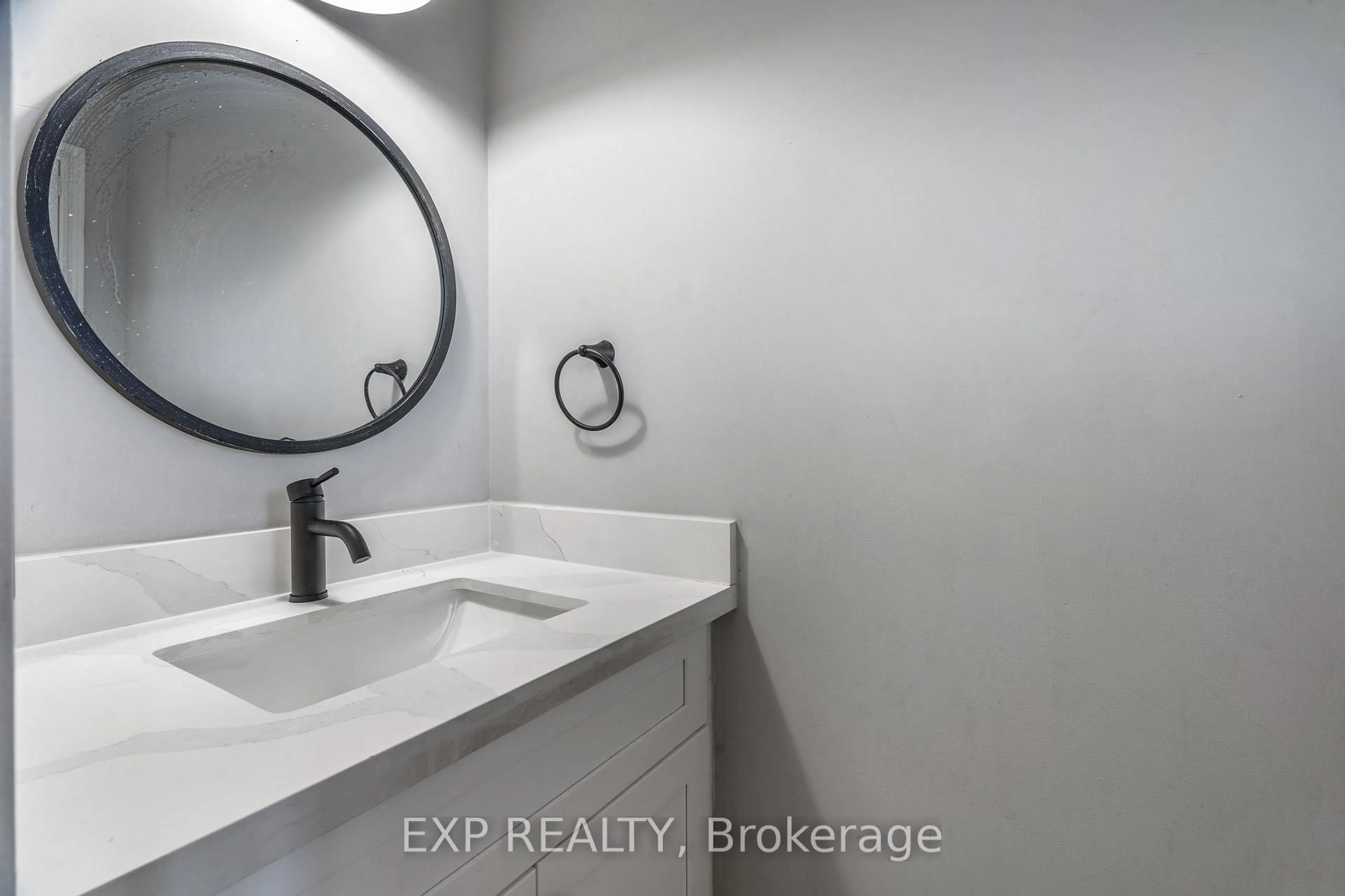 Standard bathroom, ceramic/tile floor for 200 Cresthaven Rd #45, Brampton Ontario L7A 1J5