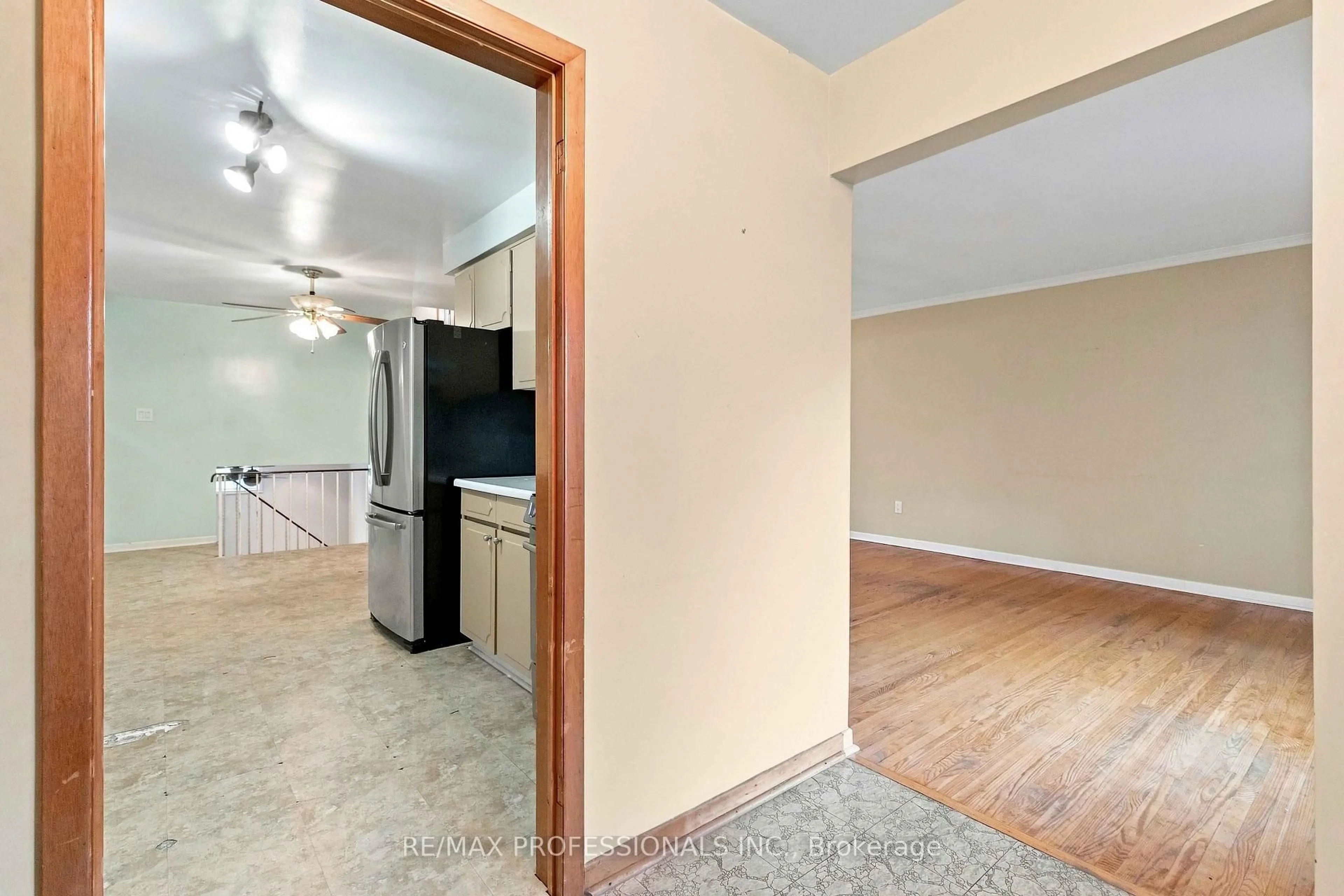 A pic of a room for 7449 Pickfair Dr, Mississauga Ontario L4T 2N1