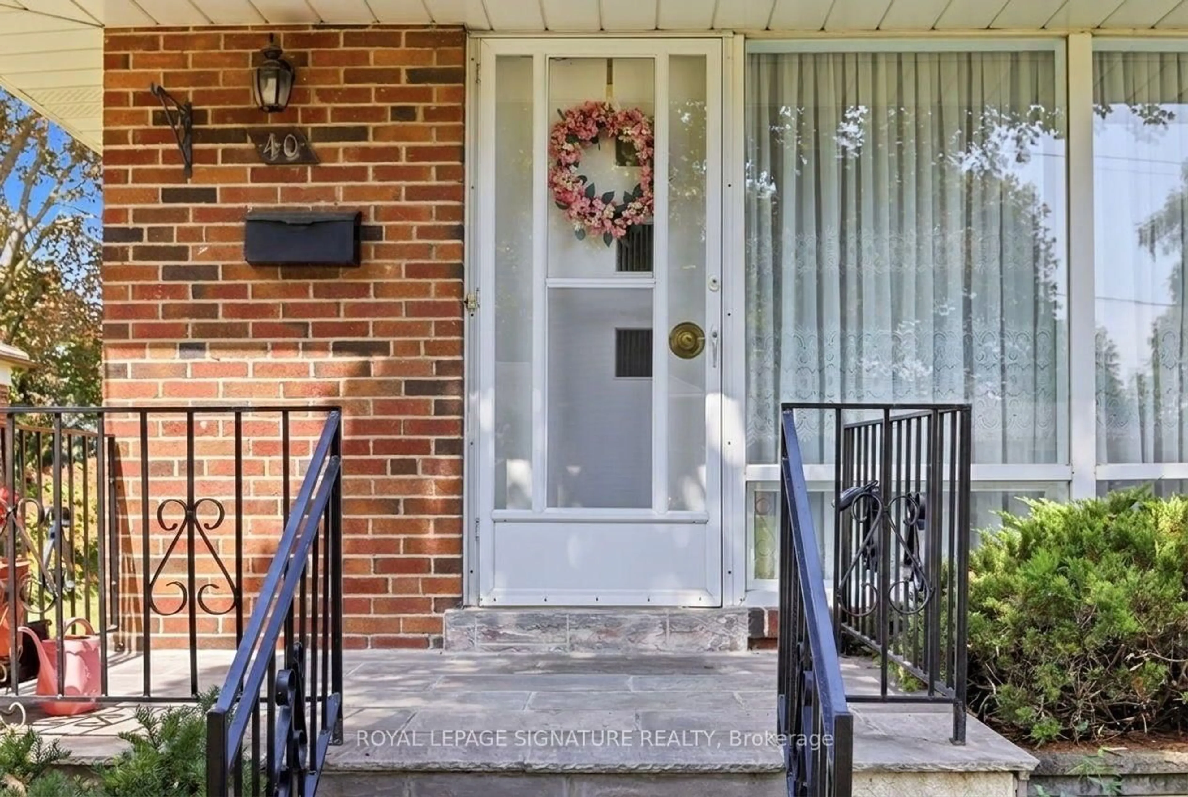 Indoor entryway for 40 Kirk Bradden Rd, Toronto Ontario M8Y 2E7