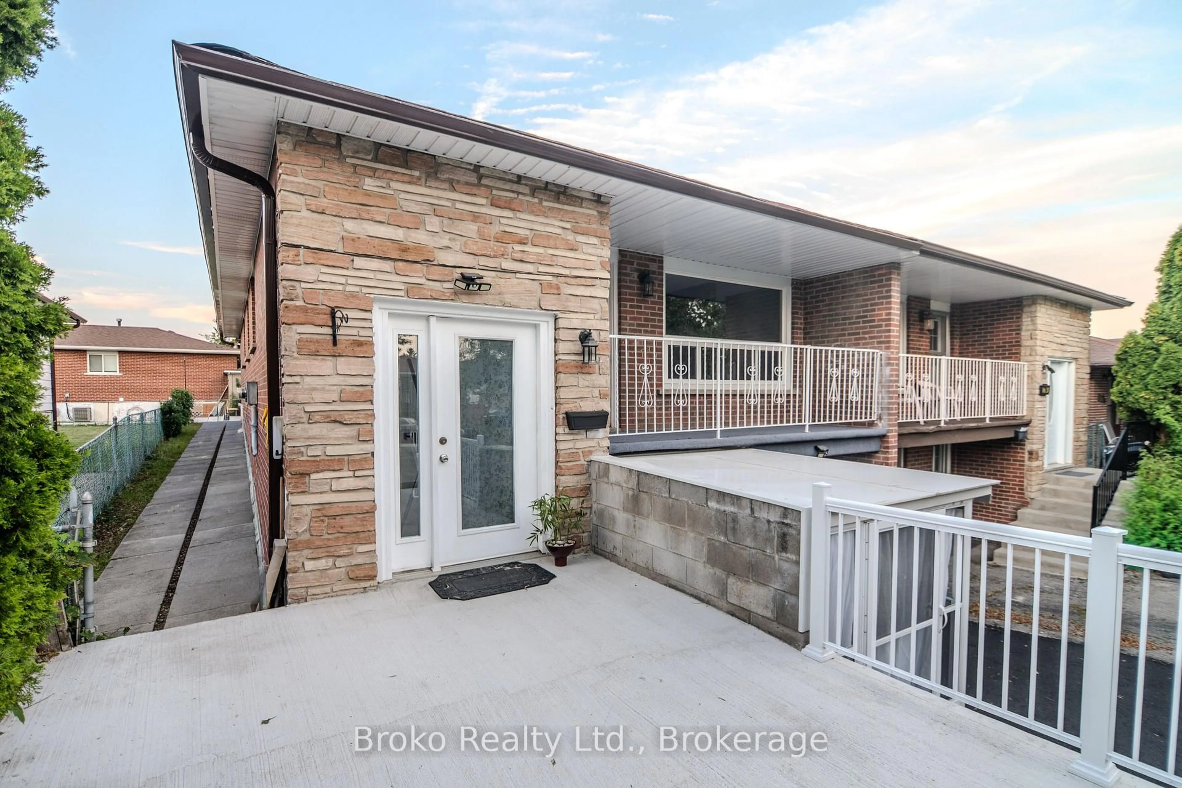 Unknown for 7782 Kittridge Dr, Mississauga Ontario L4T 3J6