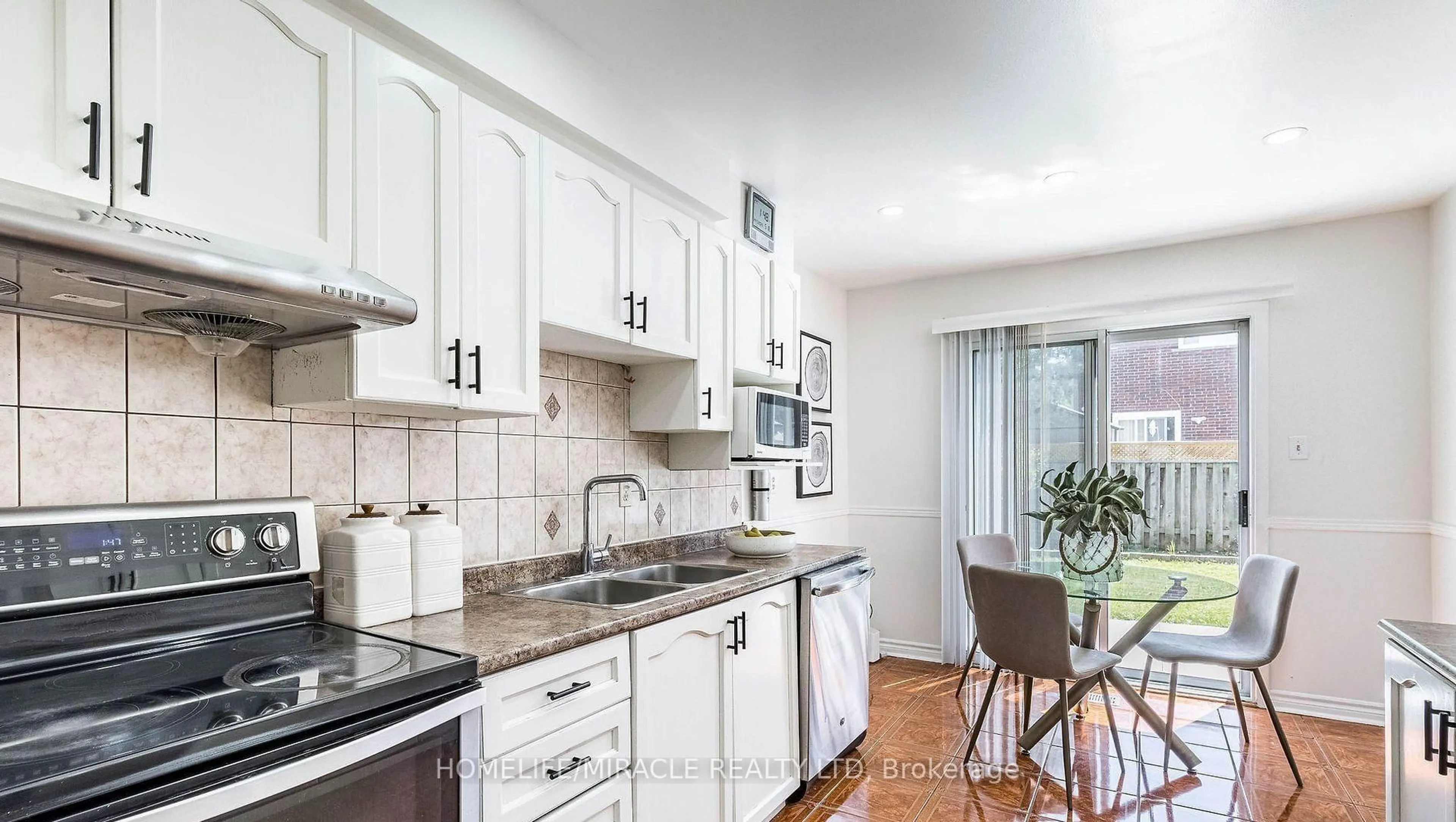 Standard kitchen, ceramic/tile floor for 21 Tralee St, Brampton Ontario L6Z 2Z6