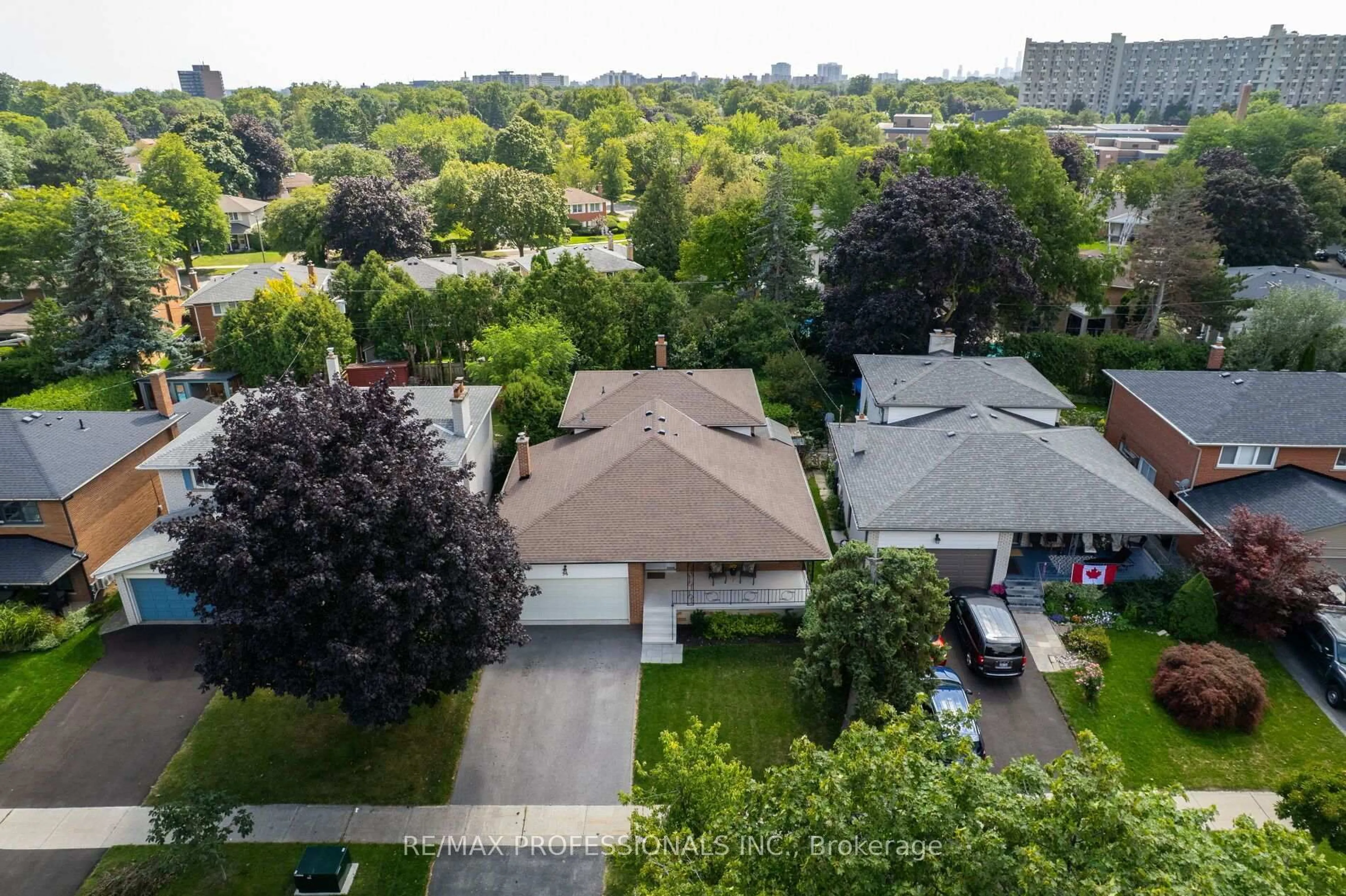 A pic from outside/outdoor area/front of a property/back of a property/a pic from drone, street for 36 Thicket Rd, Toronto Ontario M9C 2T6