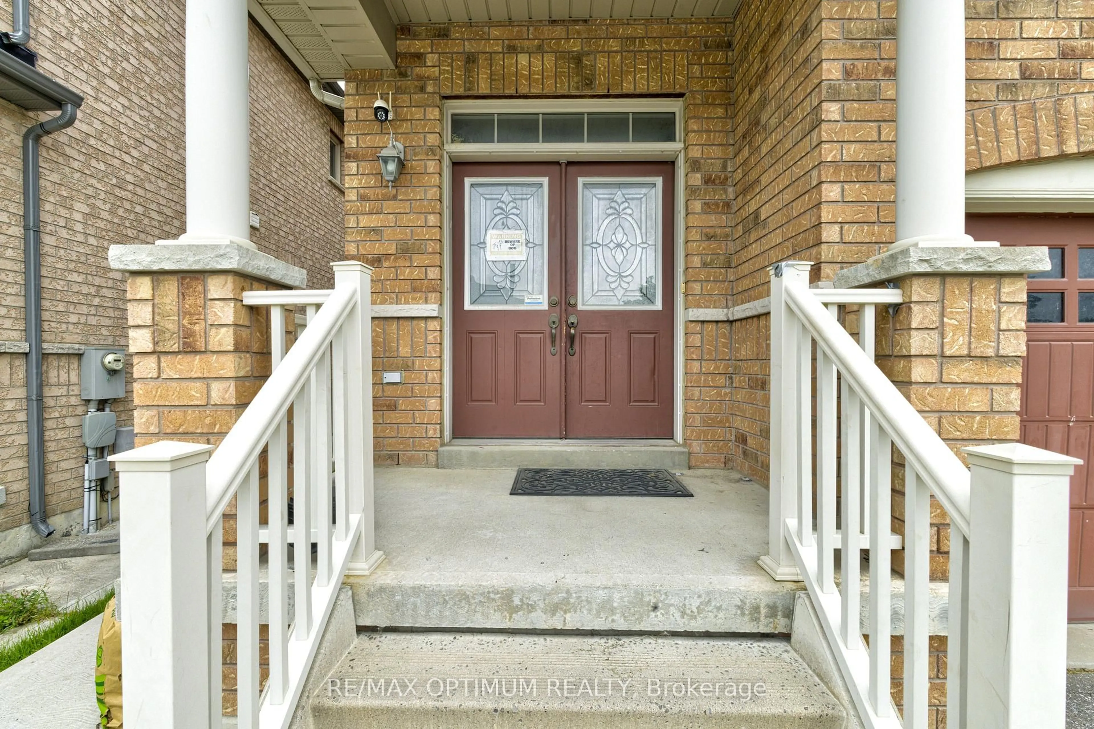 Indoor entryway for 12 Franktown Dr, Brampton Ontario L6P 3N3