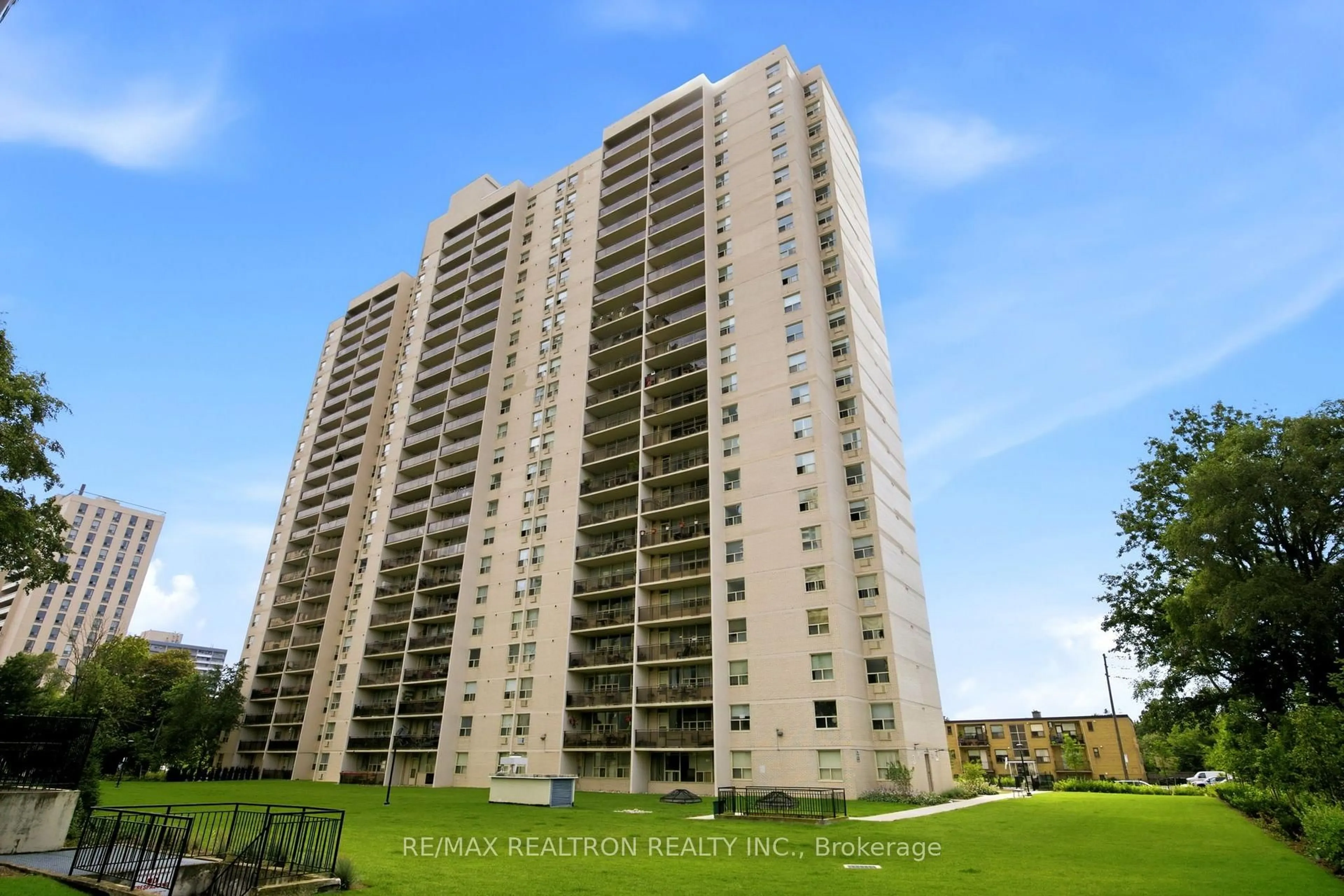 A pic from outside/outdoor area/front of a property/back of a property/a pic from drone, building for 155 Marlee Ave #909, Toronto Ontario M6B 4B5