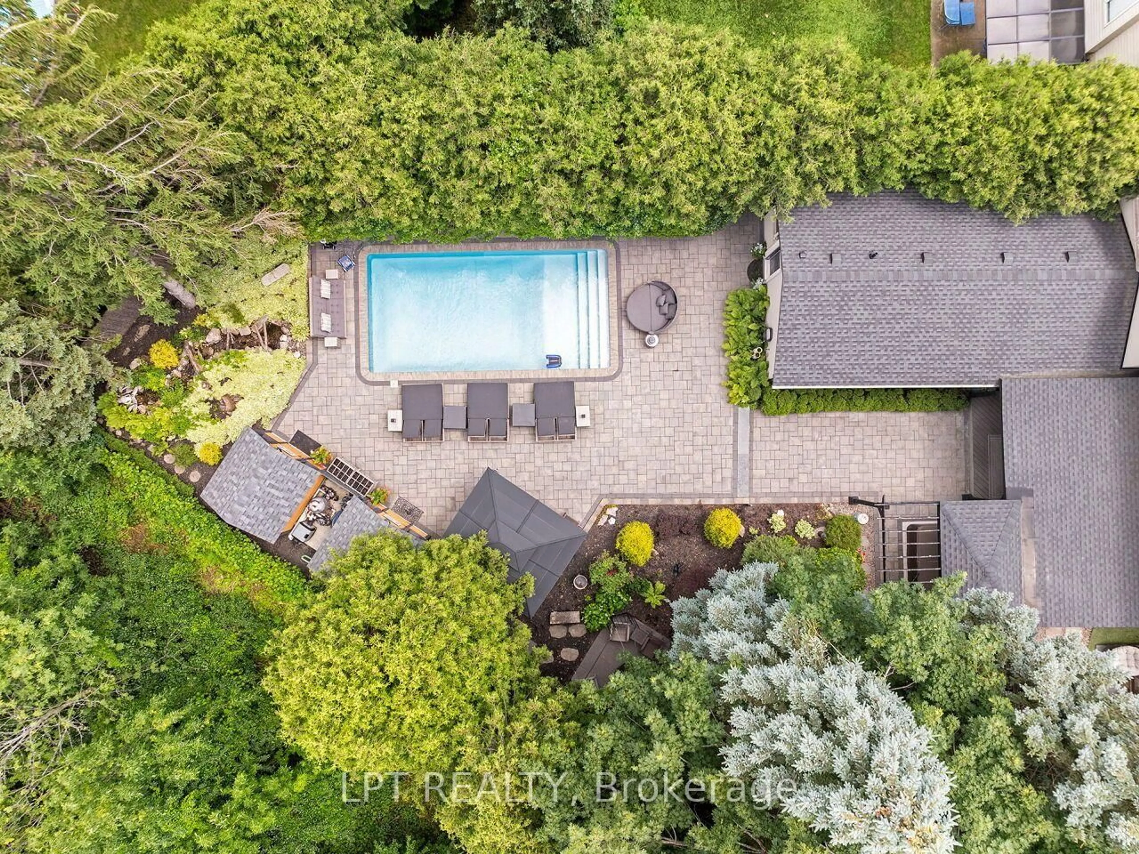 A pic from outside/outdoor area/front of a property/back of a property/a pic from drone, unknown for 493 Tipperton Cres, Oakville Ontario L6L 5E1
