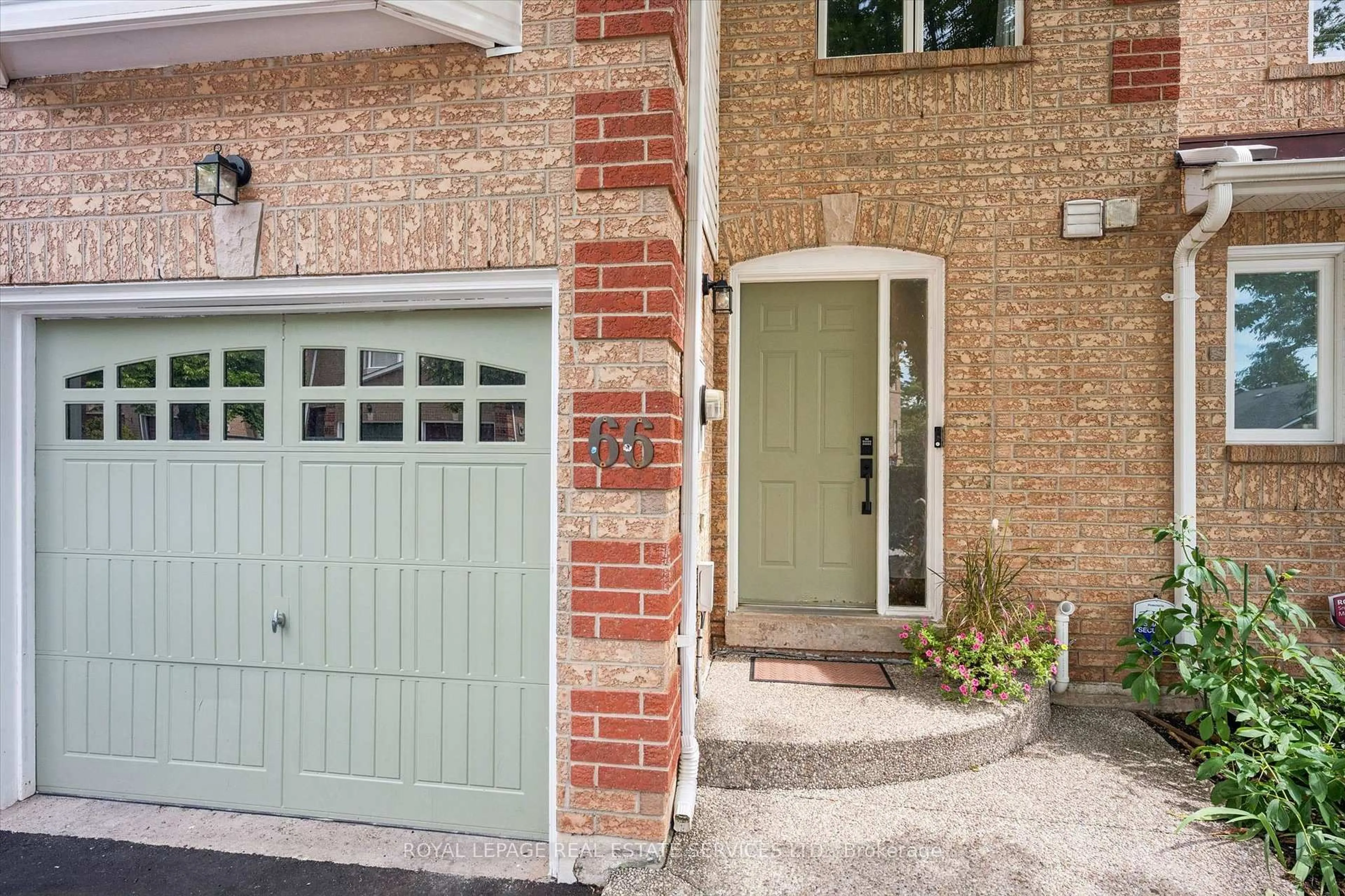 Home with brick exterior material, street for 1240 Westview Terr #66, Oakville Ontario L6M 3M4