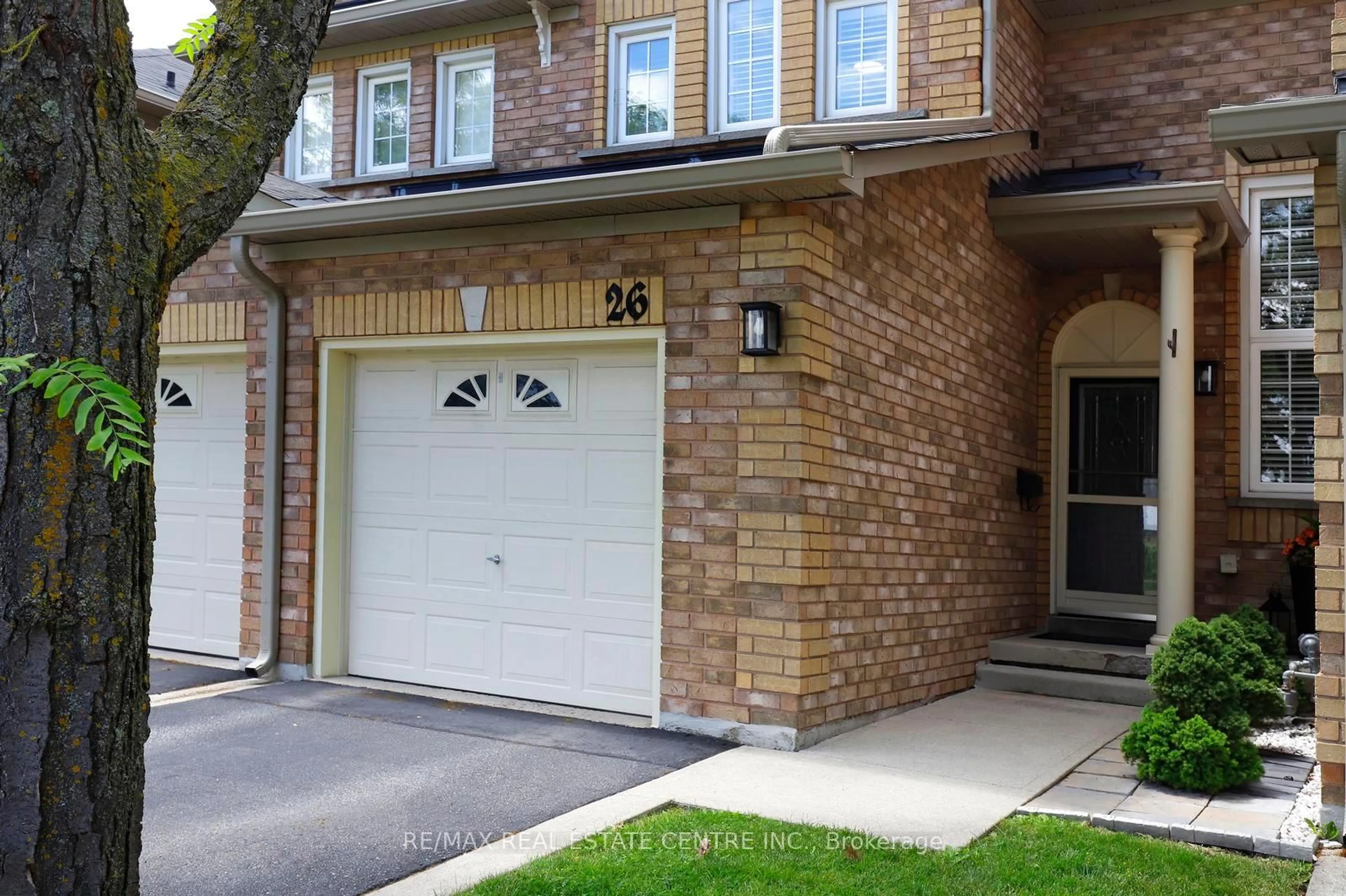 Home with brick exterior material, street for 2022 Atkinson Dr #26, Burlington Ontario L7M 4H6