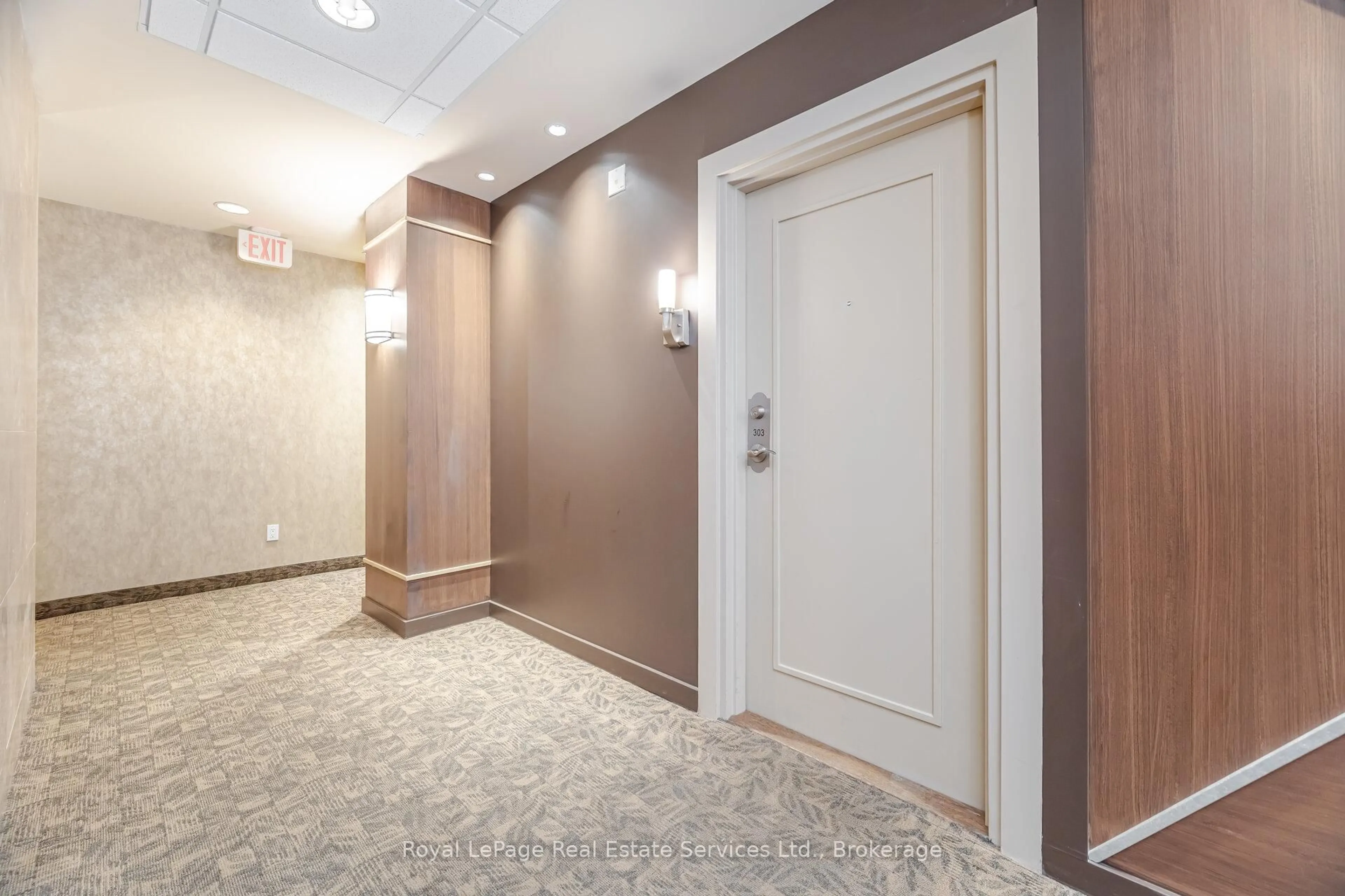 Indoor foyer for 360 Pearl St #303, Burlington Ontario L7R 1E1