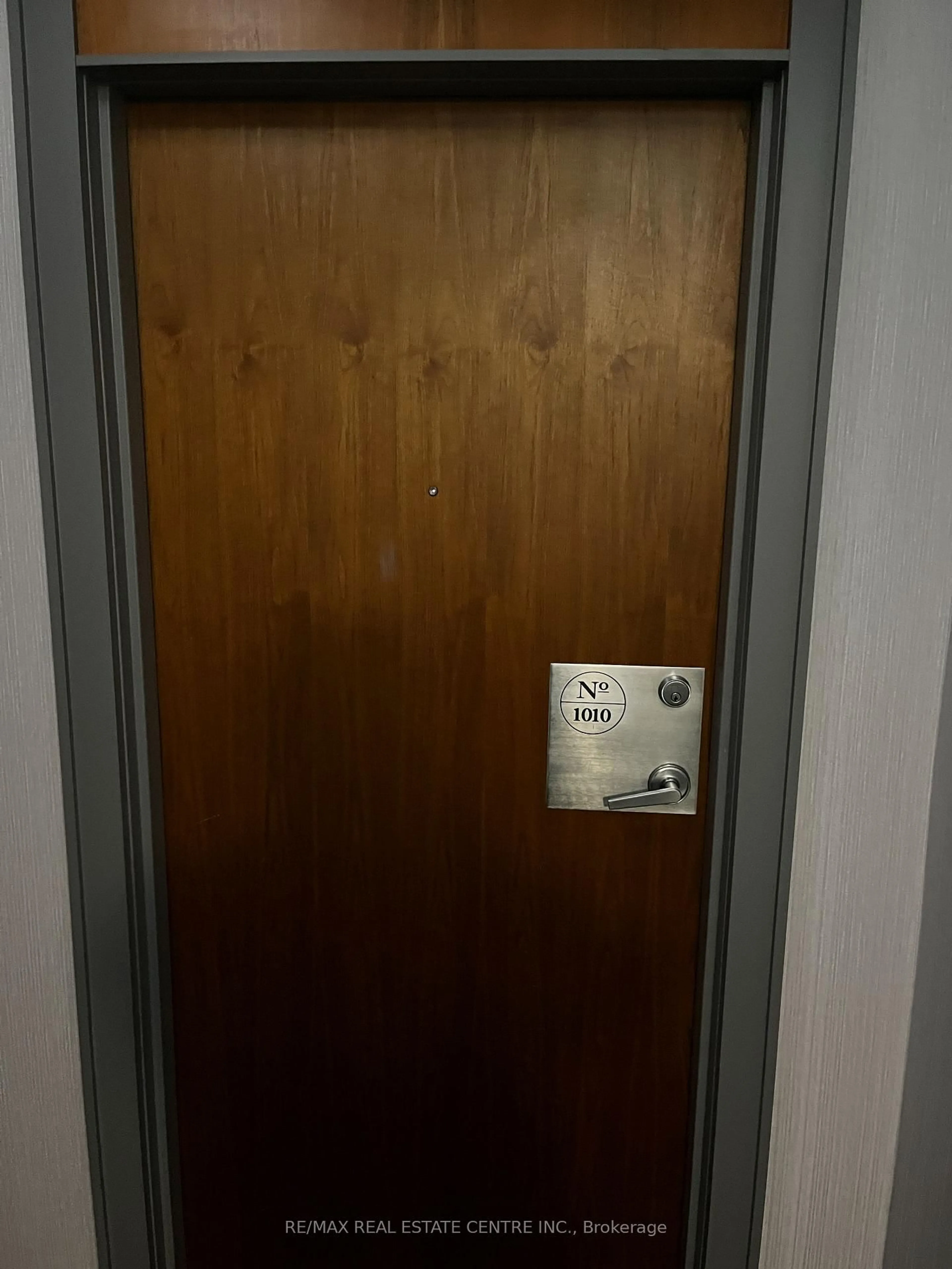 A pic of a room for 33 Elm Dr #1010, Mississauga Ontario L5B 4M2