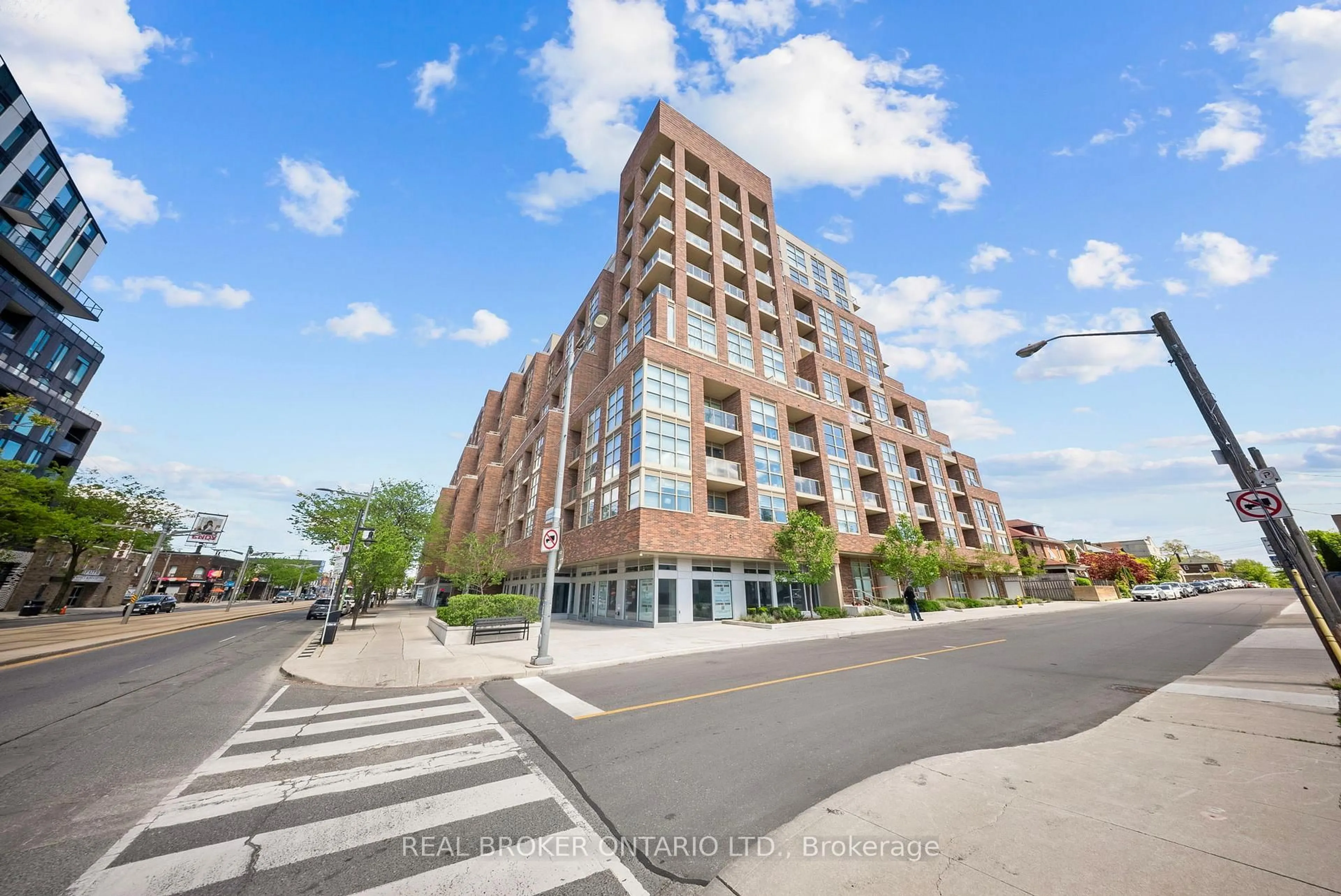 Patio, building for 1787 St Clair Ave #920, Toronto Ontario M6N 0B7
