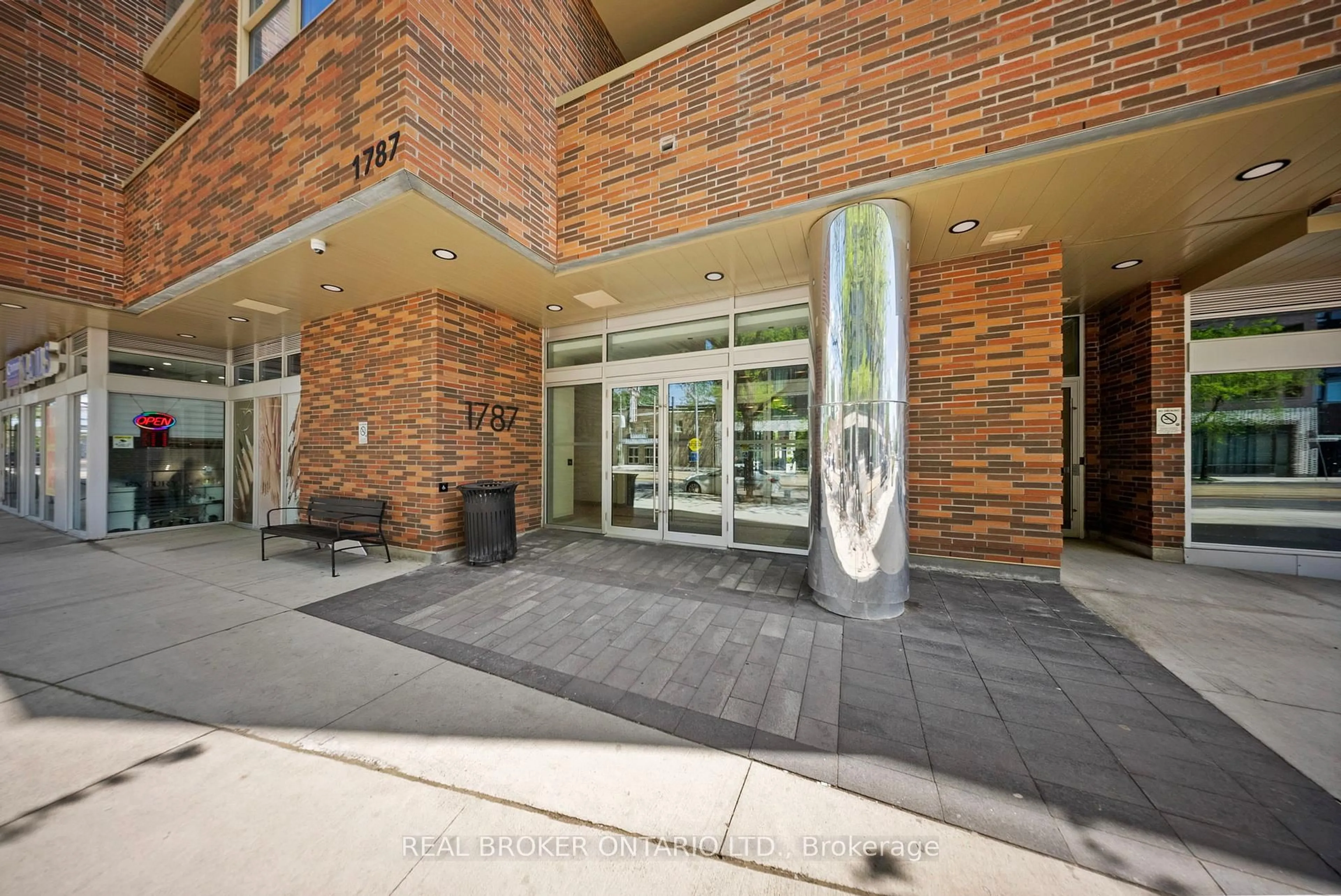 Unknown for 1787 St Clair Ave #920, Toronto Ontario M6N 0B7