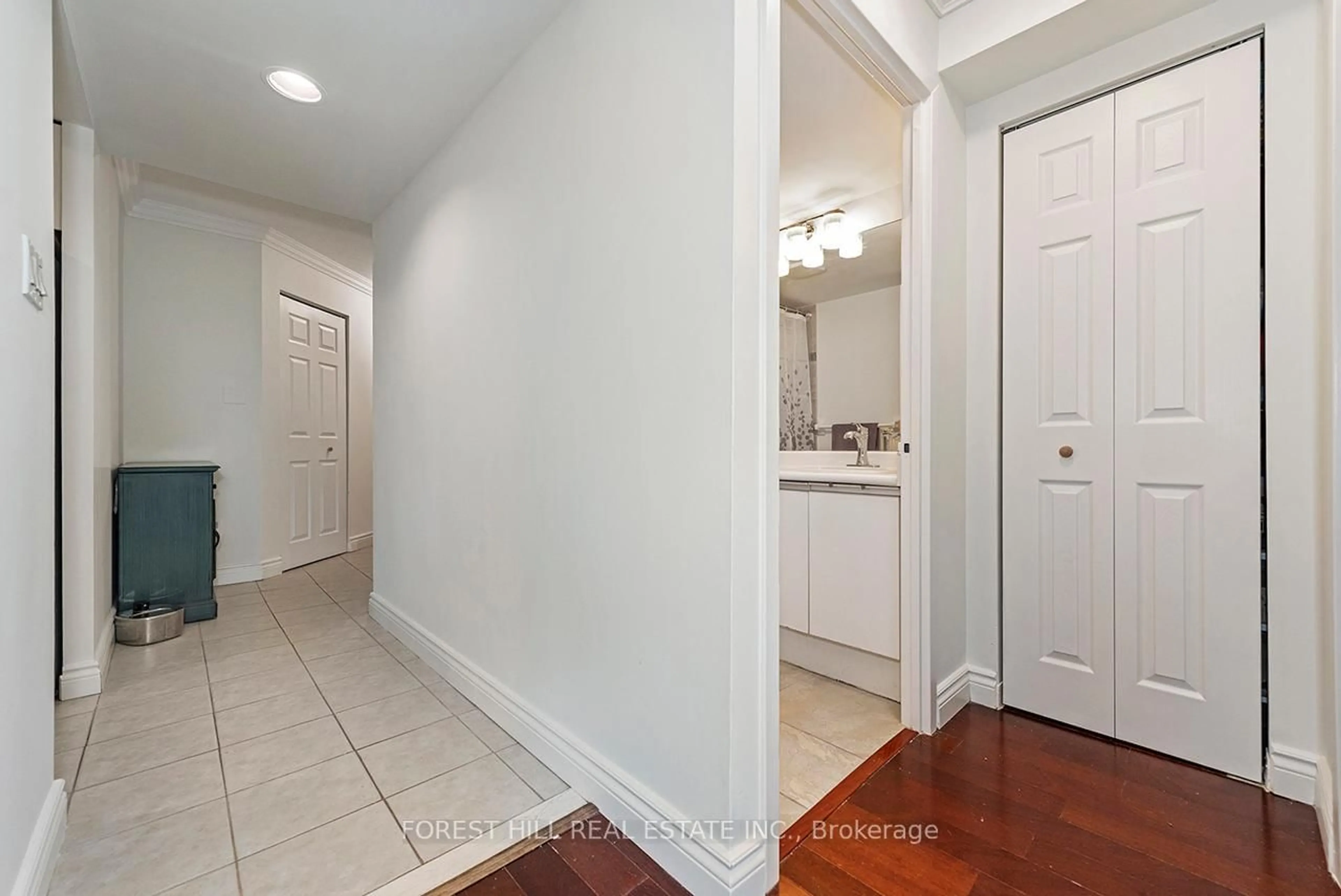 Indoor entryway for 3 Hickory Tree Rd #510, Toronto Ontario M9N 3W5