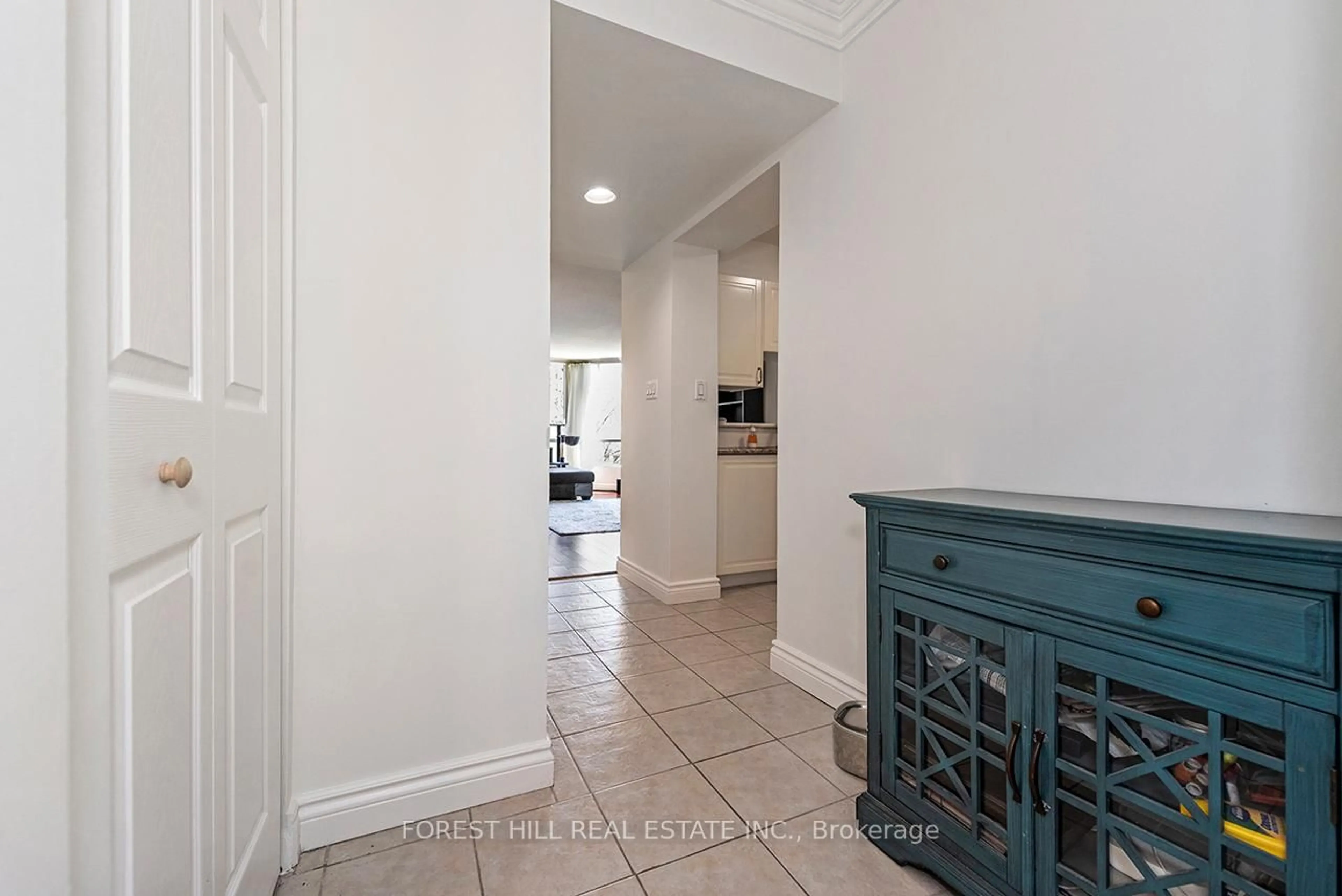 Indoor entryway for 3 Hickory Tree Rd #510, Toronto Ontario M9N 3W5