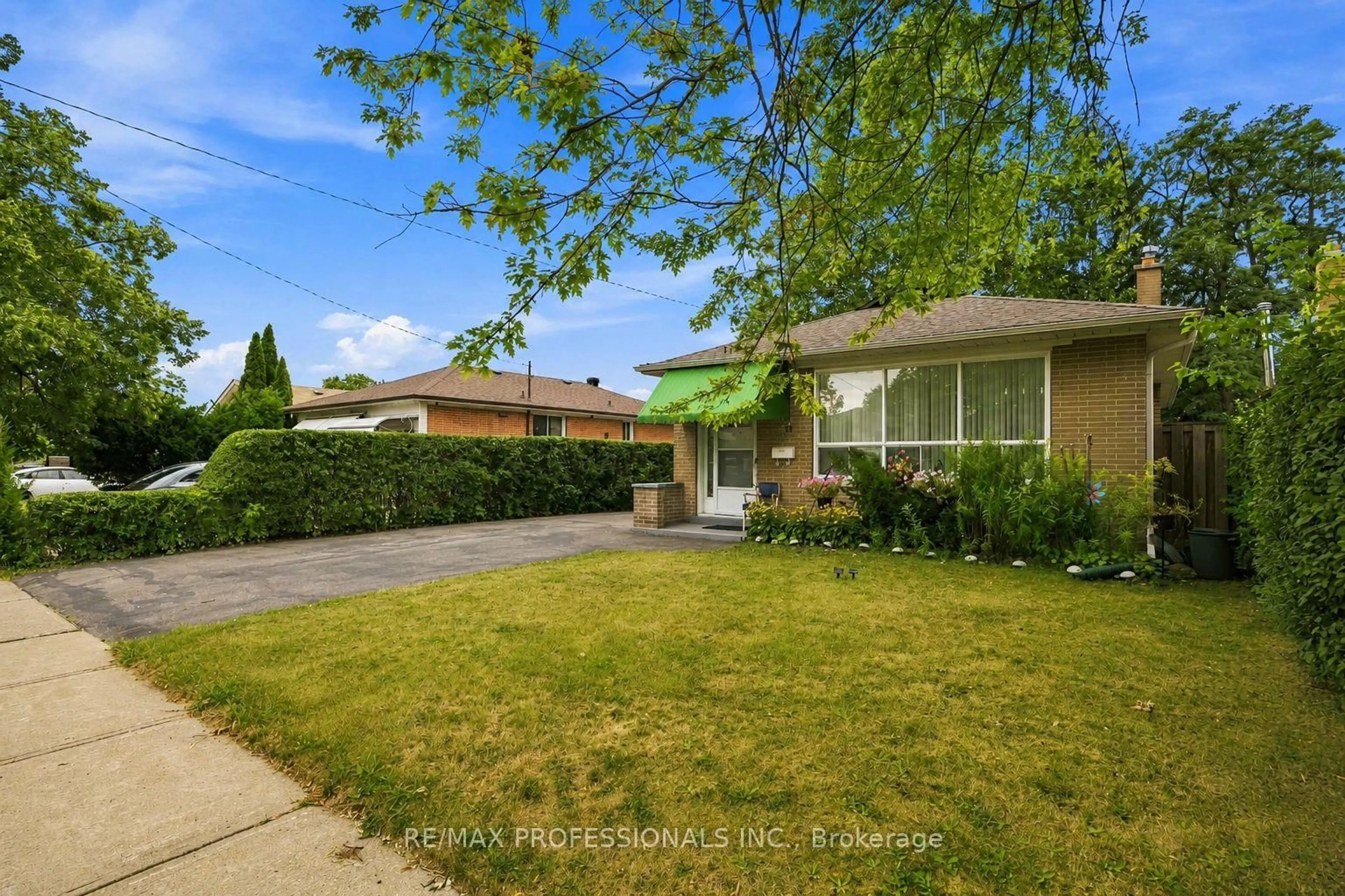 Unknown for 14 Dashwood Cres, Toronto Ontario M9V 2N8