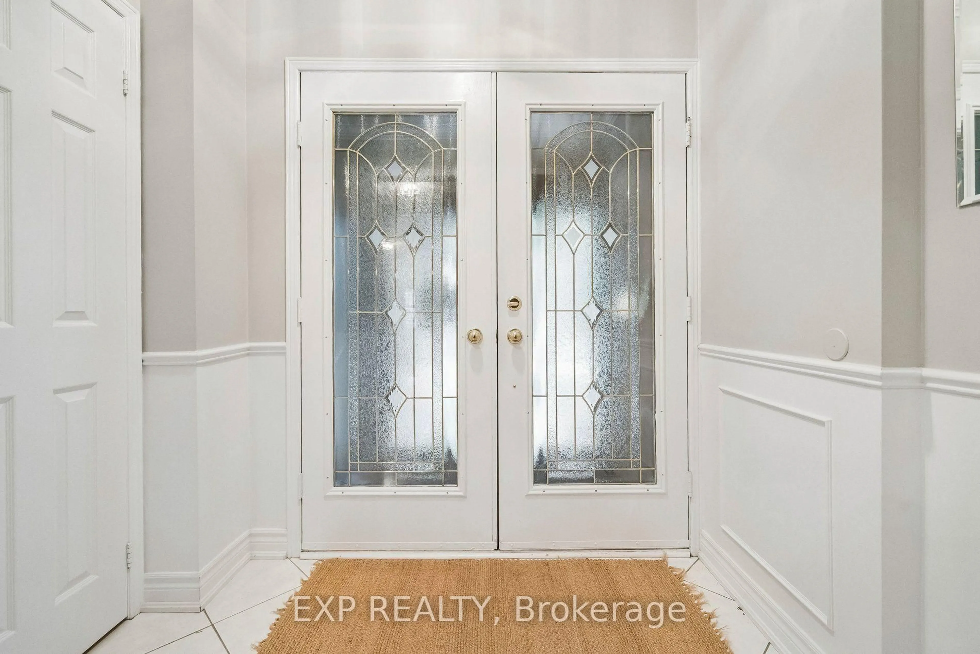 Indoor entryway for 209 Nottingham Dr, Oakville Ontario L6H 4H7