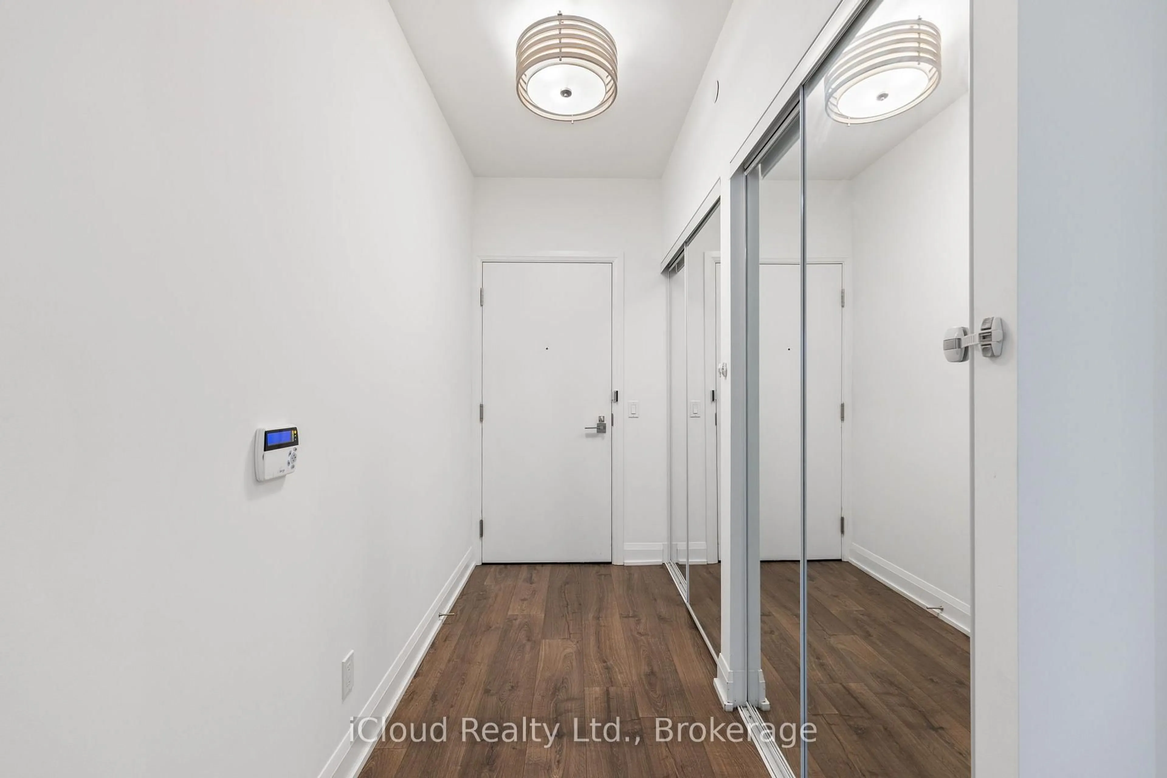 Indoor entryway for 110 Marine Parade Dr #810, Toronto Ontario M8V 0A3