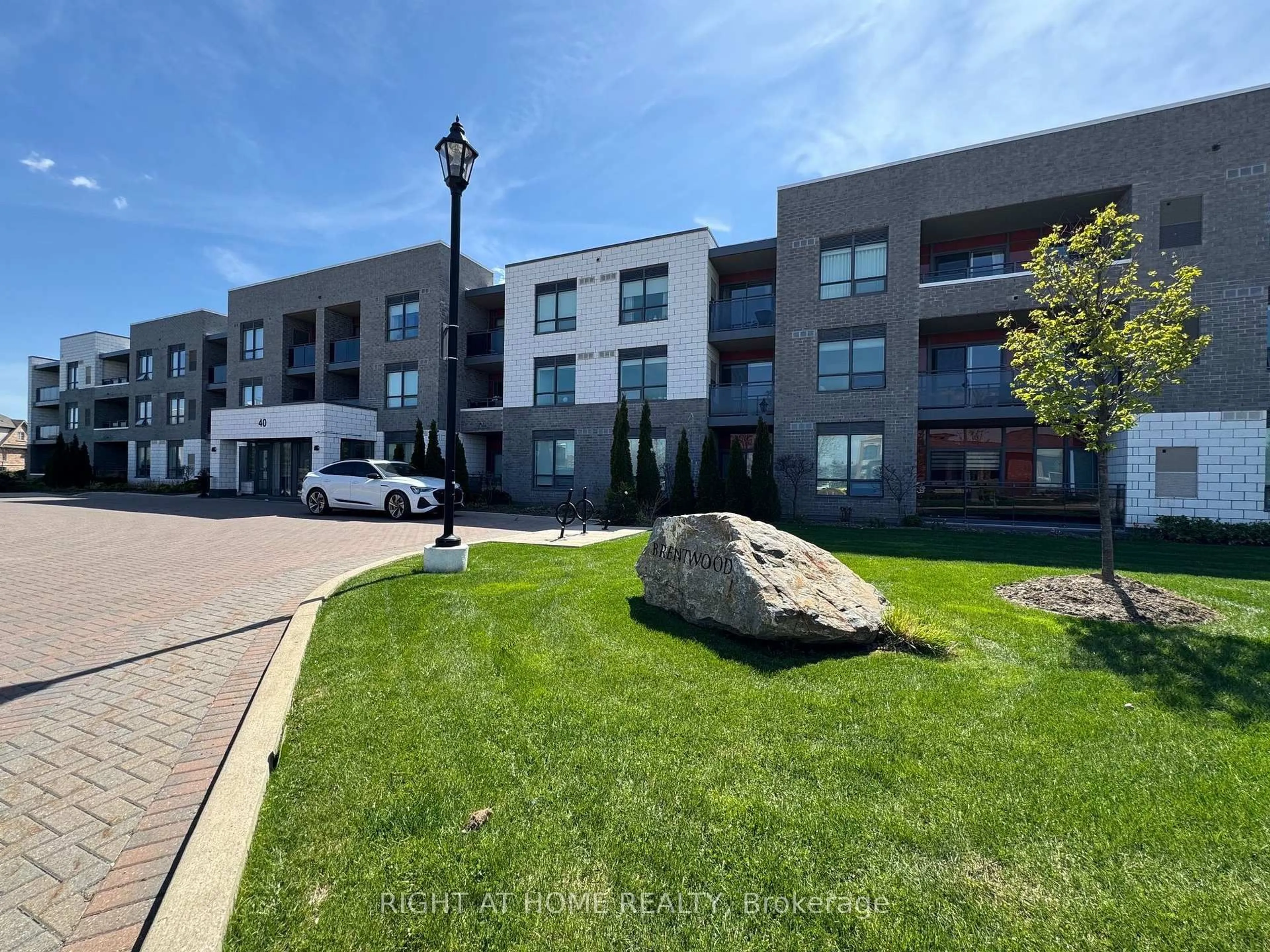 A pic from outside/outdoor area/front of a property/back of a property/a pic from drone, unknown for 40 Via Rosedale Way #307, Brampton Ontario L6R 4A4