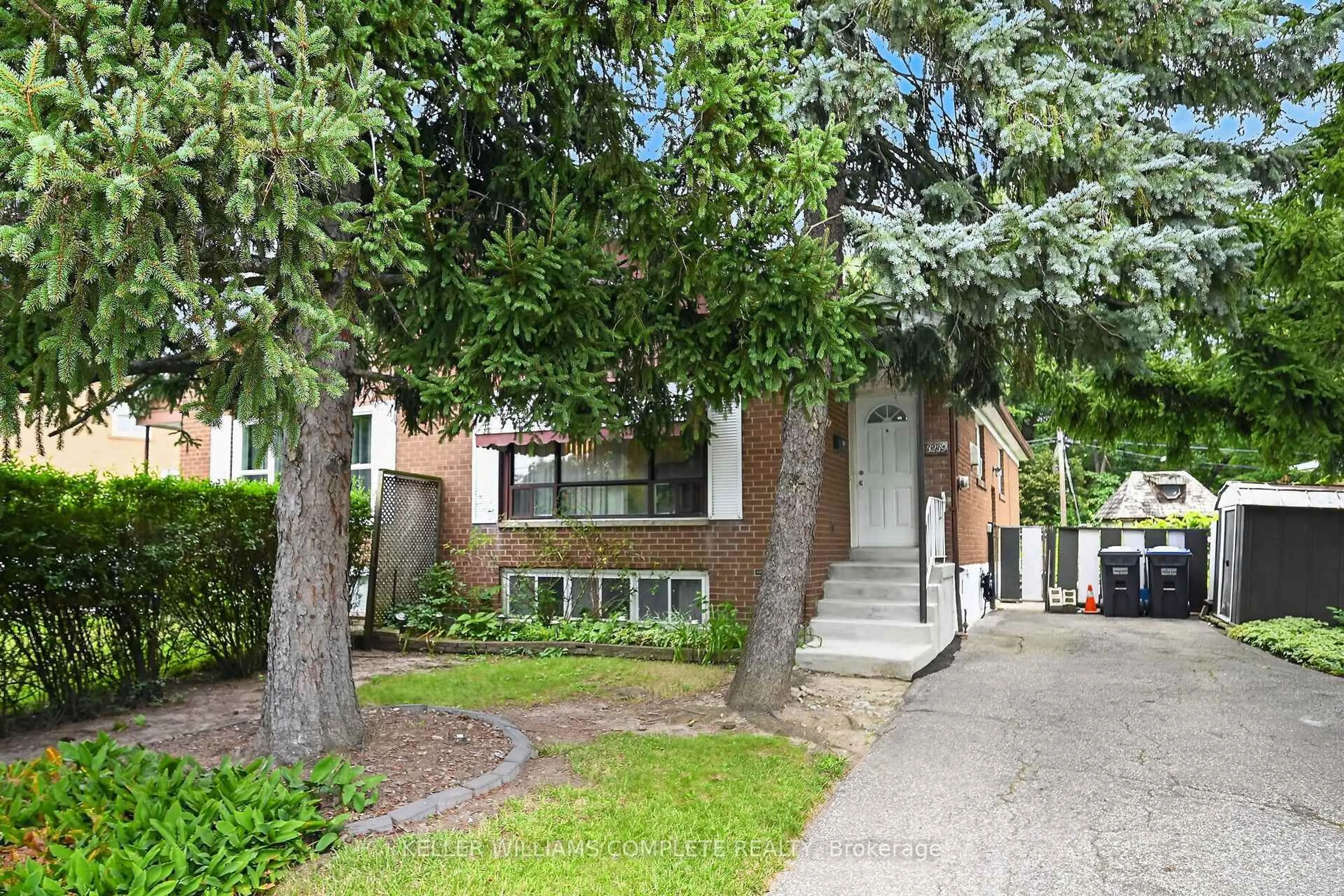 Unknown for 3239 QUEEN FREDERICA Dr, Mississauga Ontario L4Y 2Z9