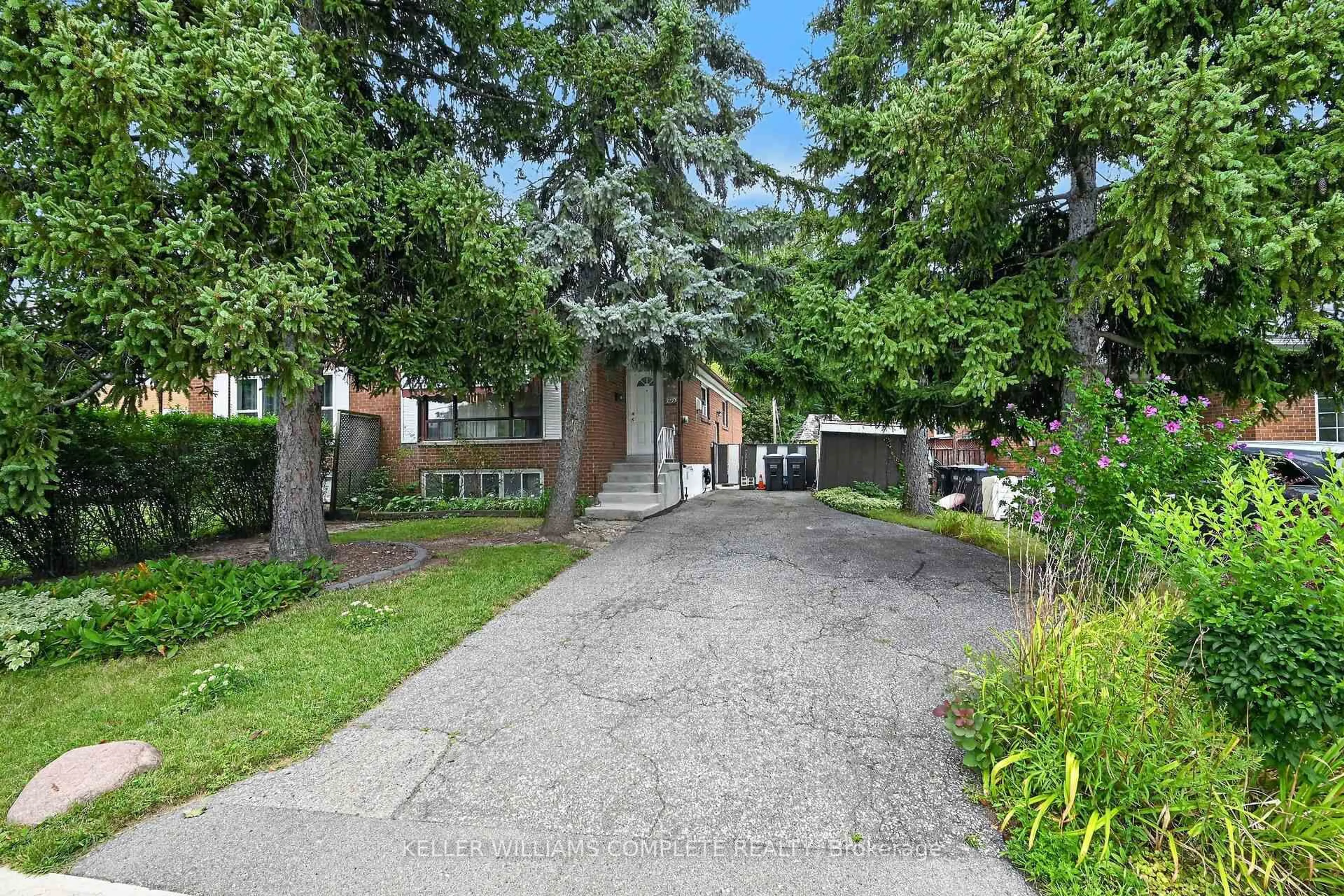 Unknown for 3239 QUEEN FREDERICA Dr, Mississauga Ontario L4Y 2Z9