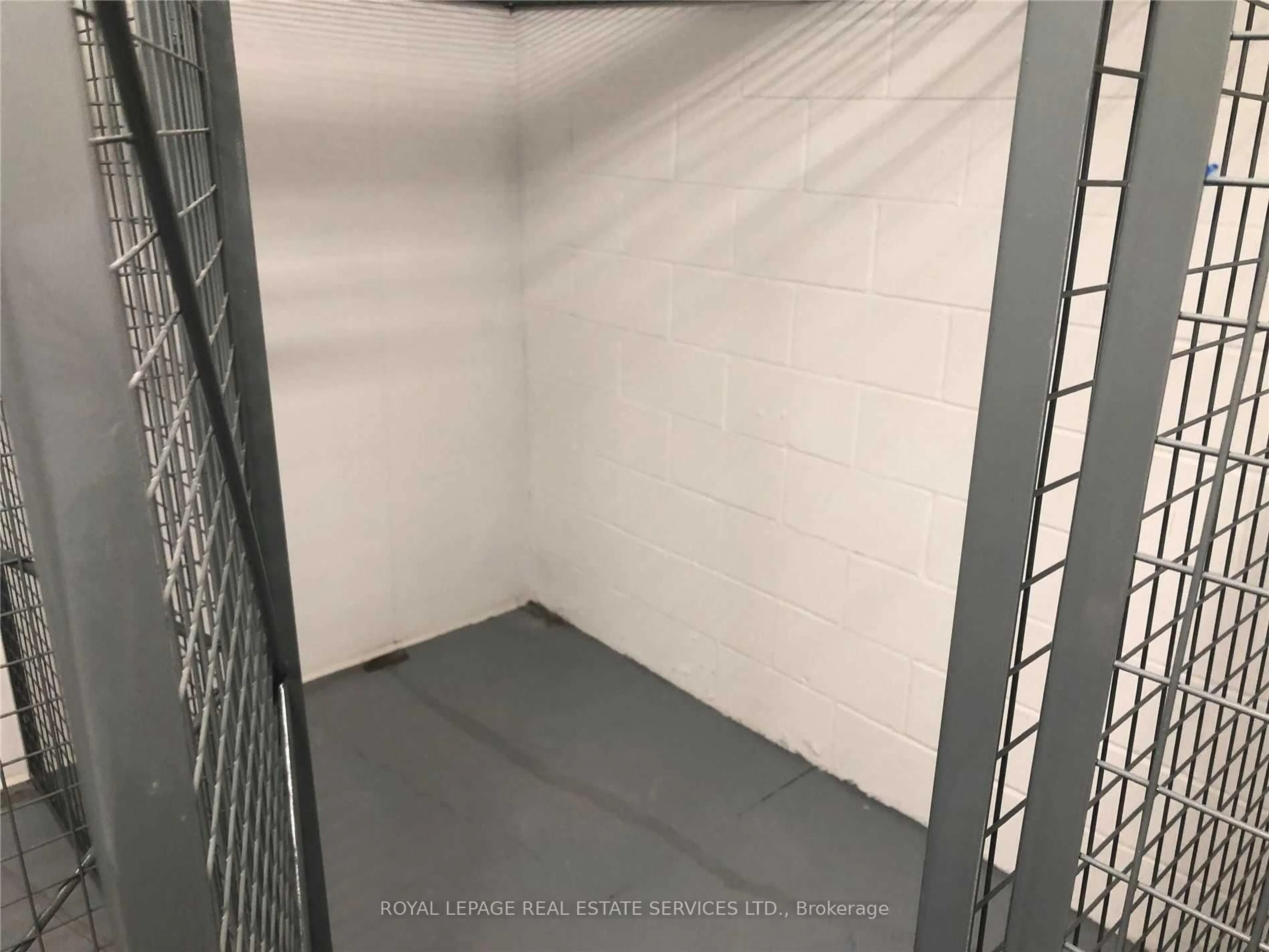 Storage room or clothes room or walk-in closet for 2520 Eglinton Ave #1417, Mississauga Ontario L5M 0Y2