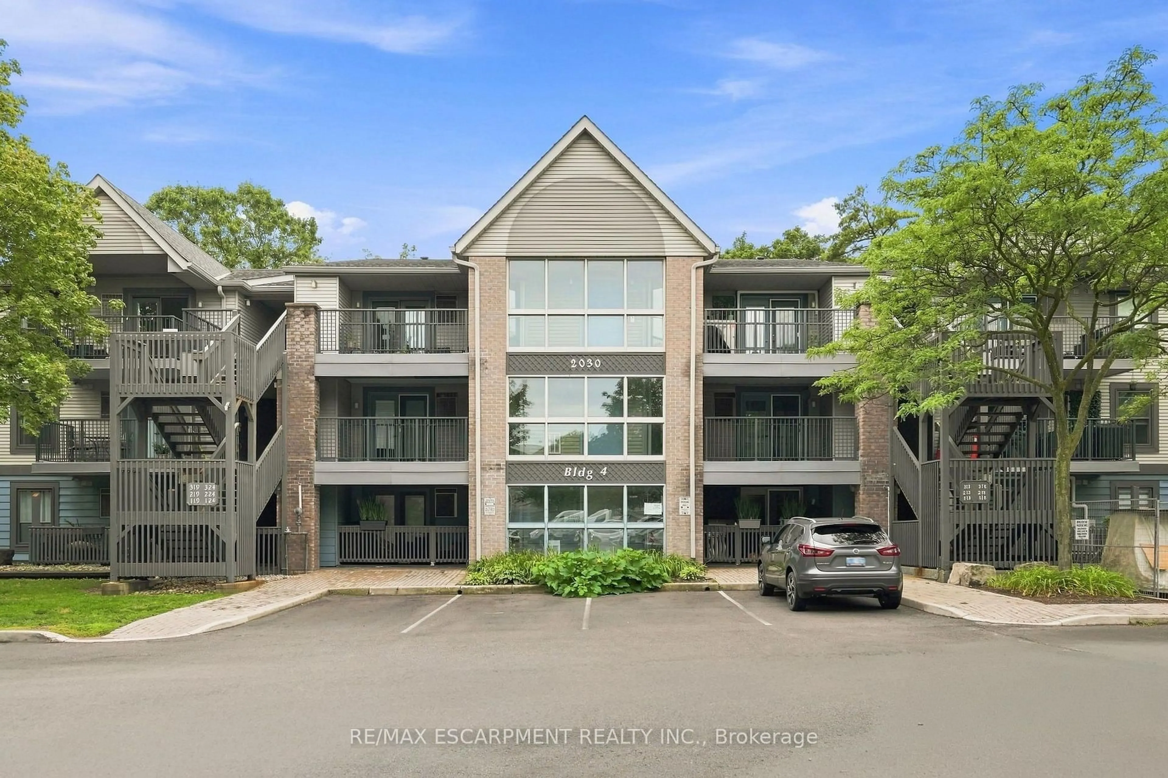A pic from outside/outdoor area/front of a property/back of a property/a pic from drone, building for 2030 Cleaver Ave #322, Burlington Ontario L7M 4C3