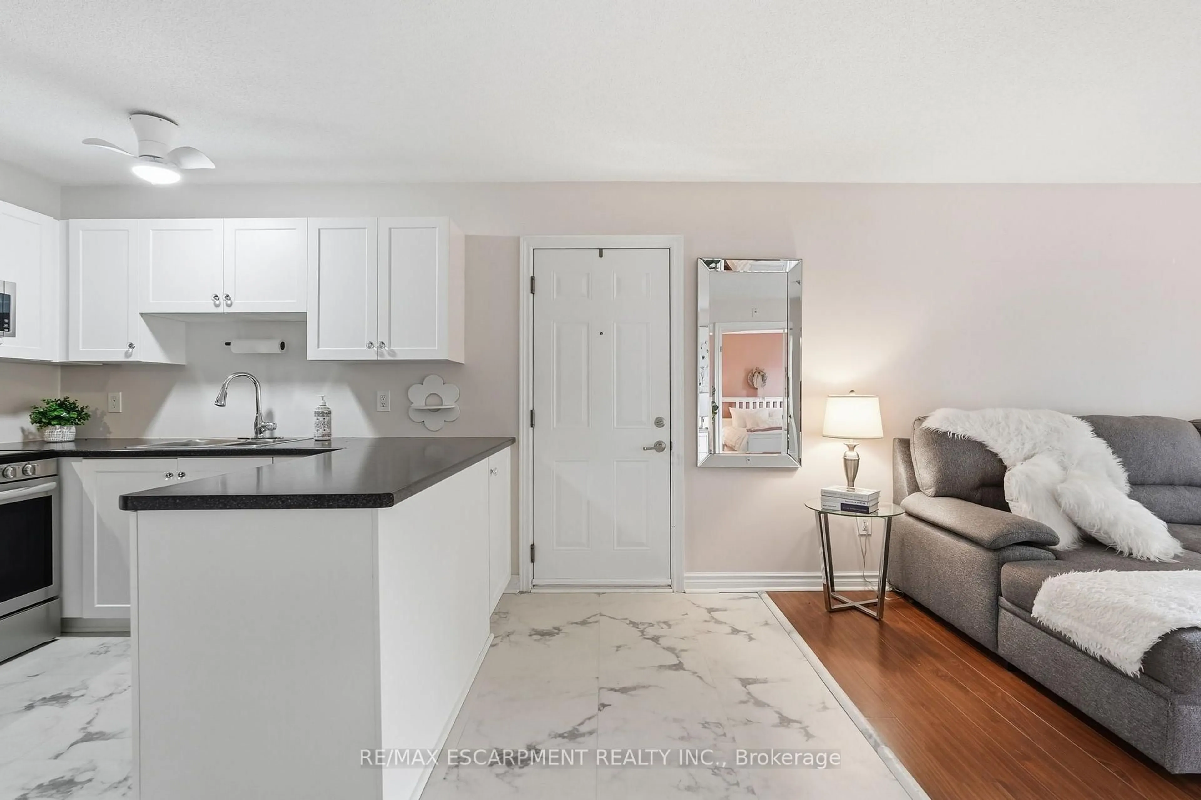 Open concept kitchen, unknown for 2030 Cleaver Ave #322, Burlington Ontario L7M 4C3