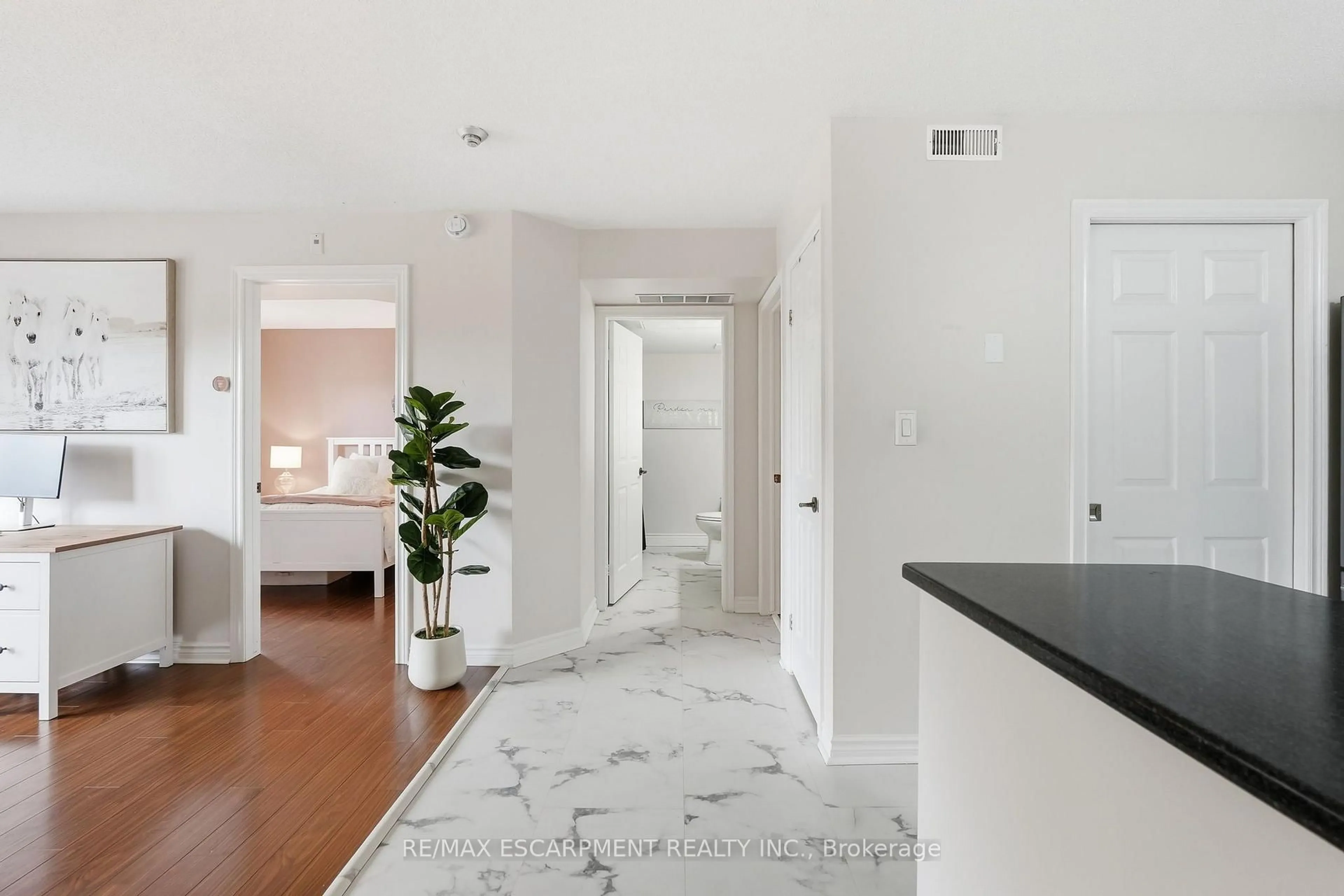 Indoor entryway for 2030 Cleaver Ave #322, Burlington Ontario L7M 4C3