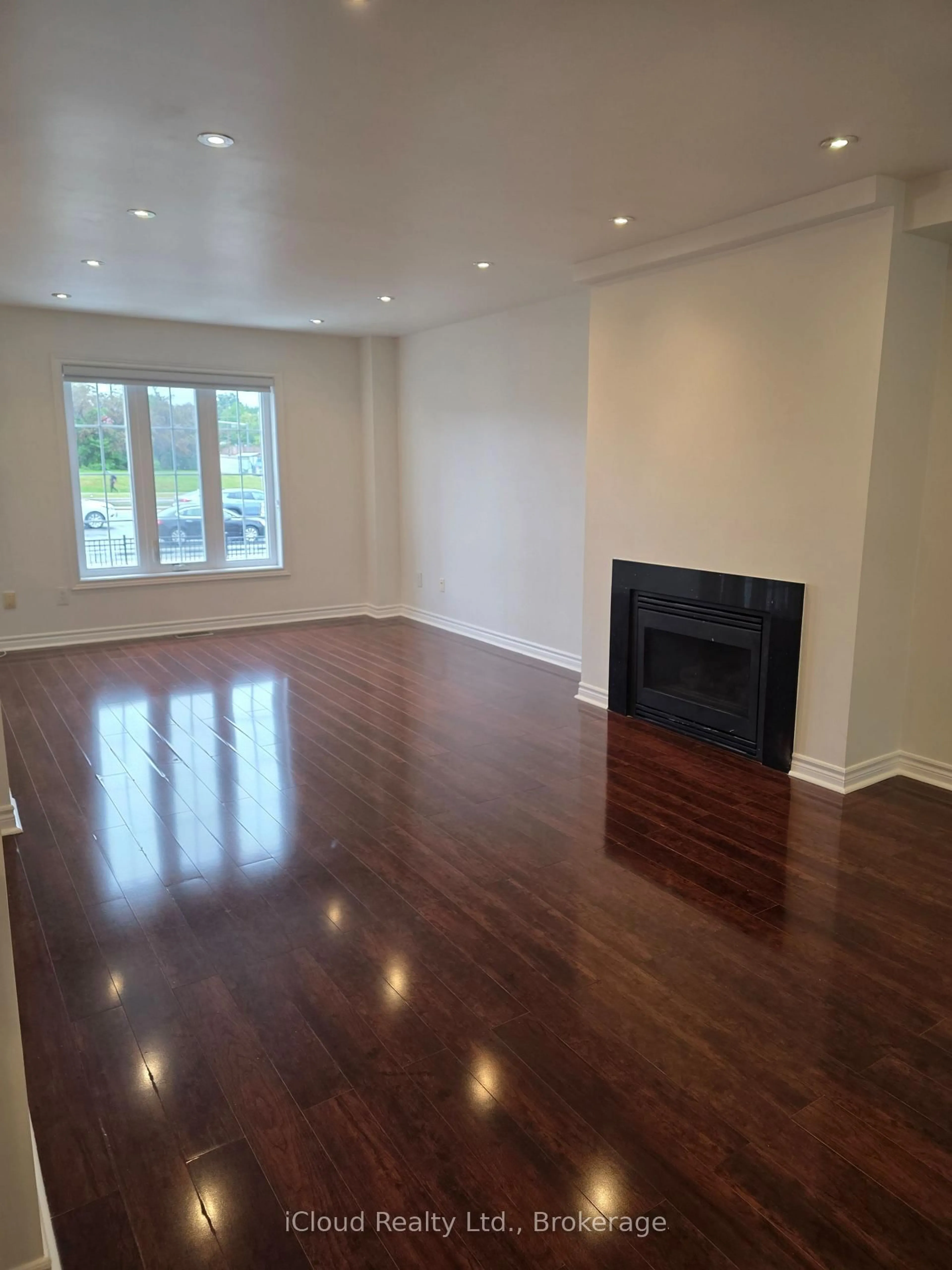 A pic of a room for 2398 Britannia Rd #68, Mississauga Ontario L5M 6B6