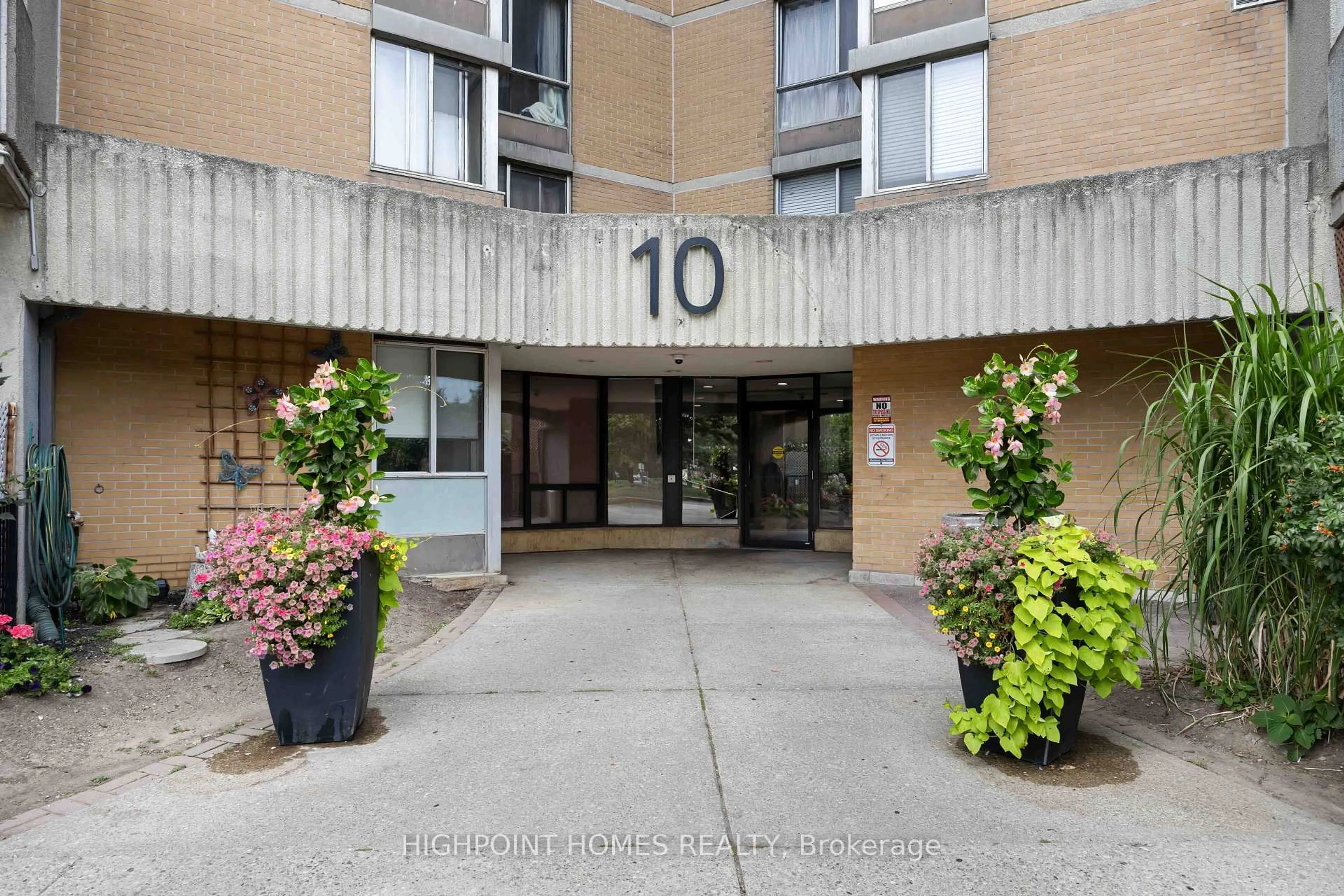 Indoor foyer for 10 Martha Eaton Way #109, Toronto Ontario M6M 5B3