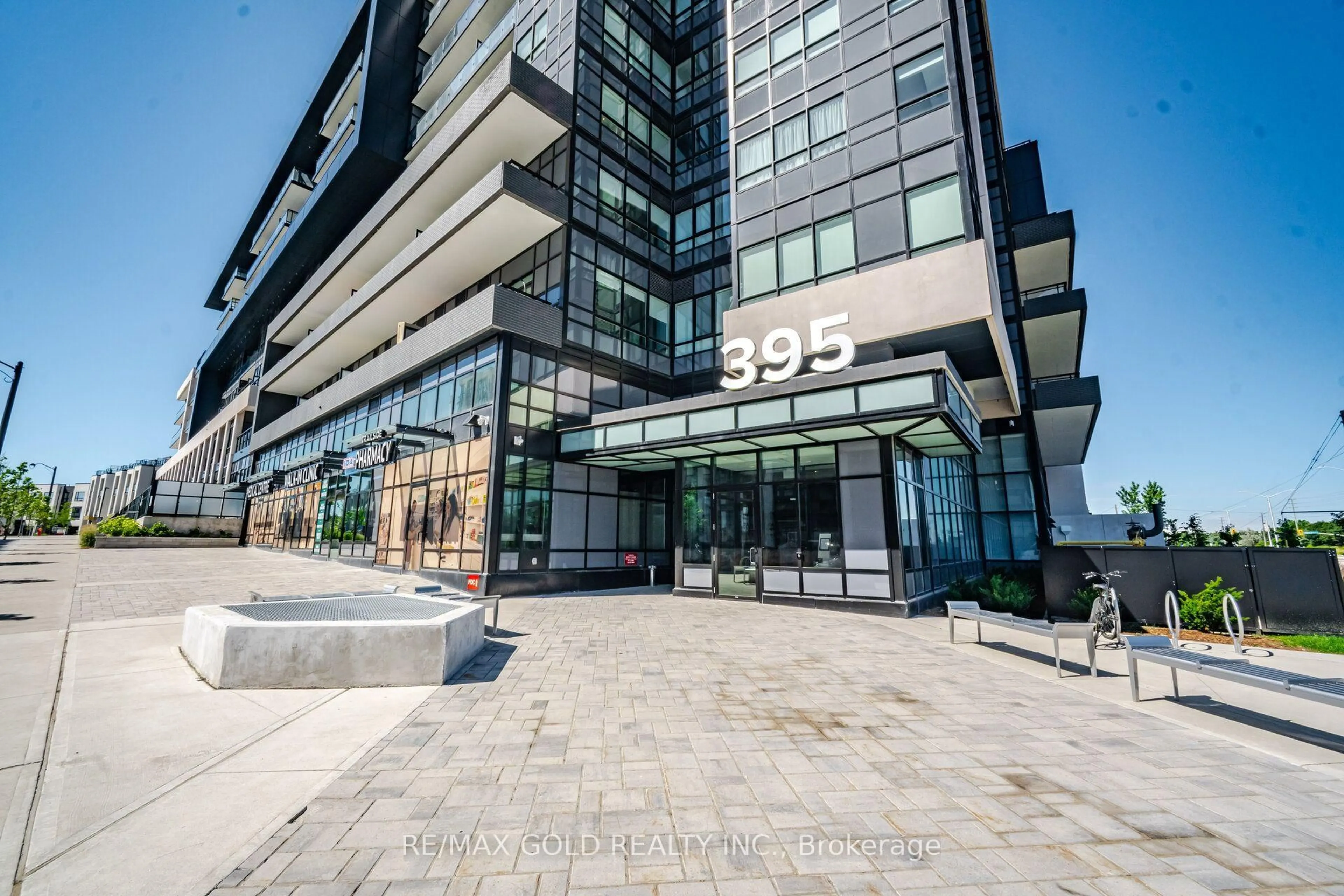 Indoor foyer for 395 Dundas St #243, Oakville Ontario L6M 5R9