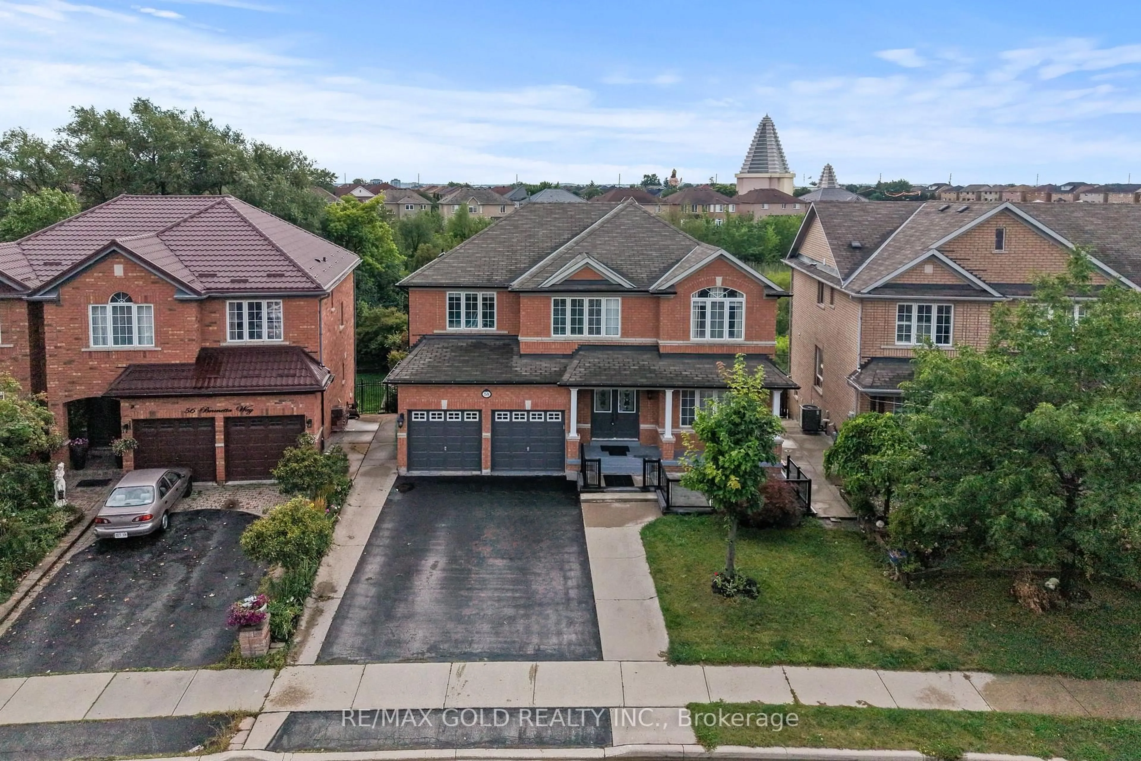 A pic from outside/outdoor area/front of a property/back of a property/a pic from drone, street for 58 Brunetta Way, Brampton Ontario L6P 1M9