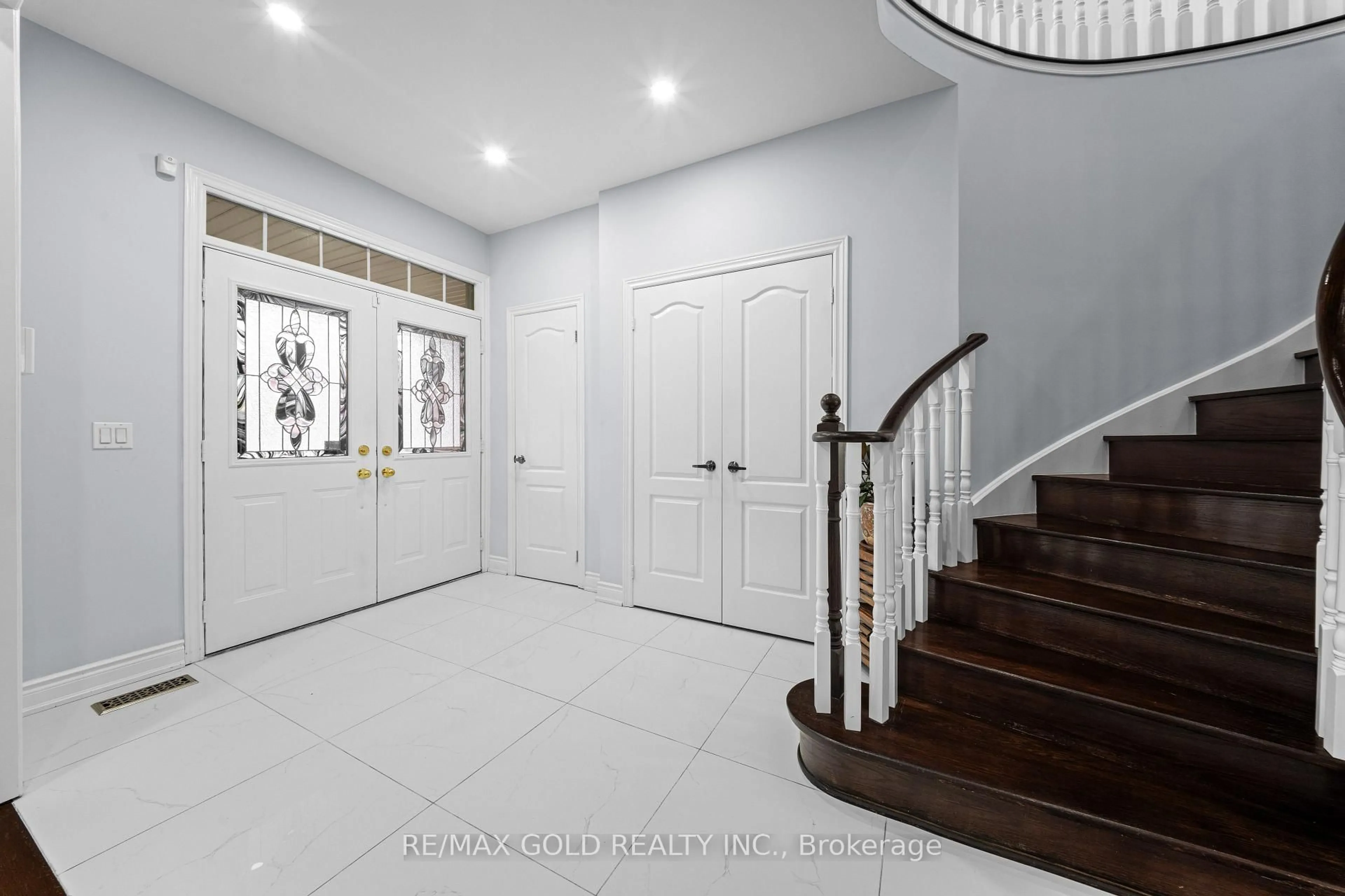 Indoor entryway for 58 Brunetta Way, Brampton Ontario L6P 1M9