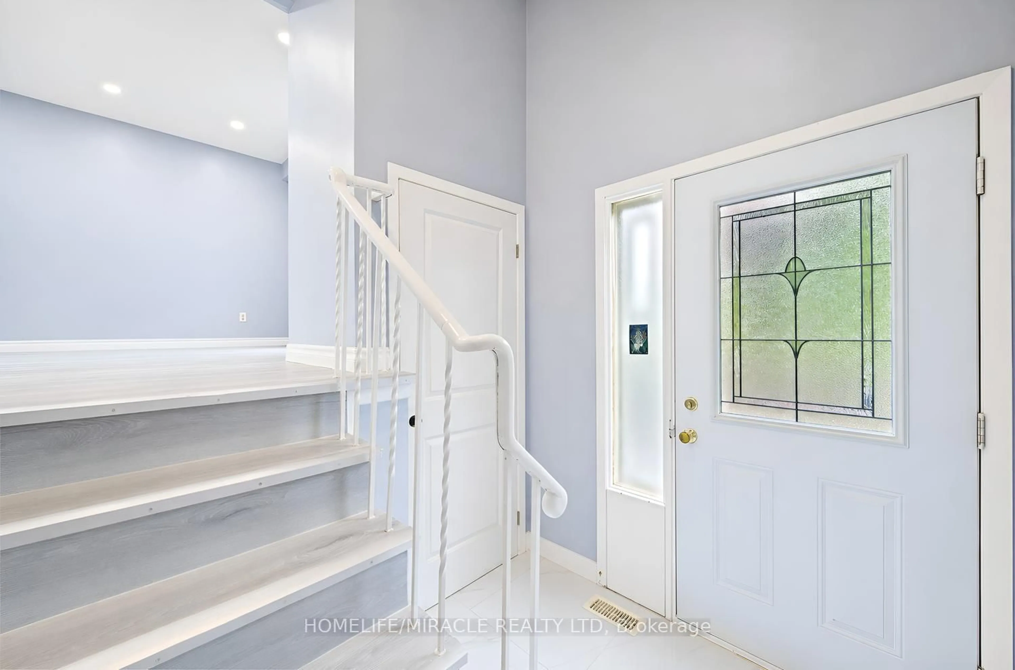 Indoor entryway for 177 Westmore Dr, Toronto Ontario M9V 4N2