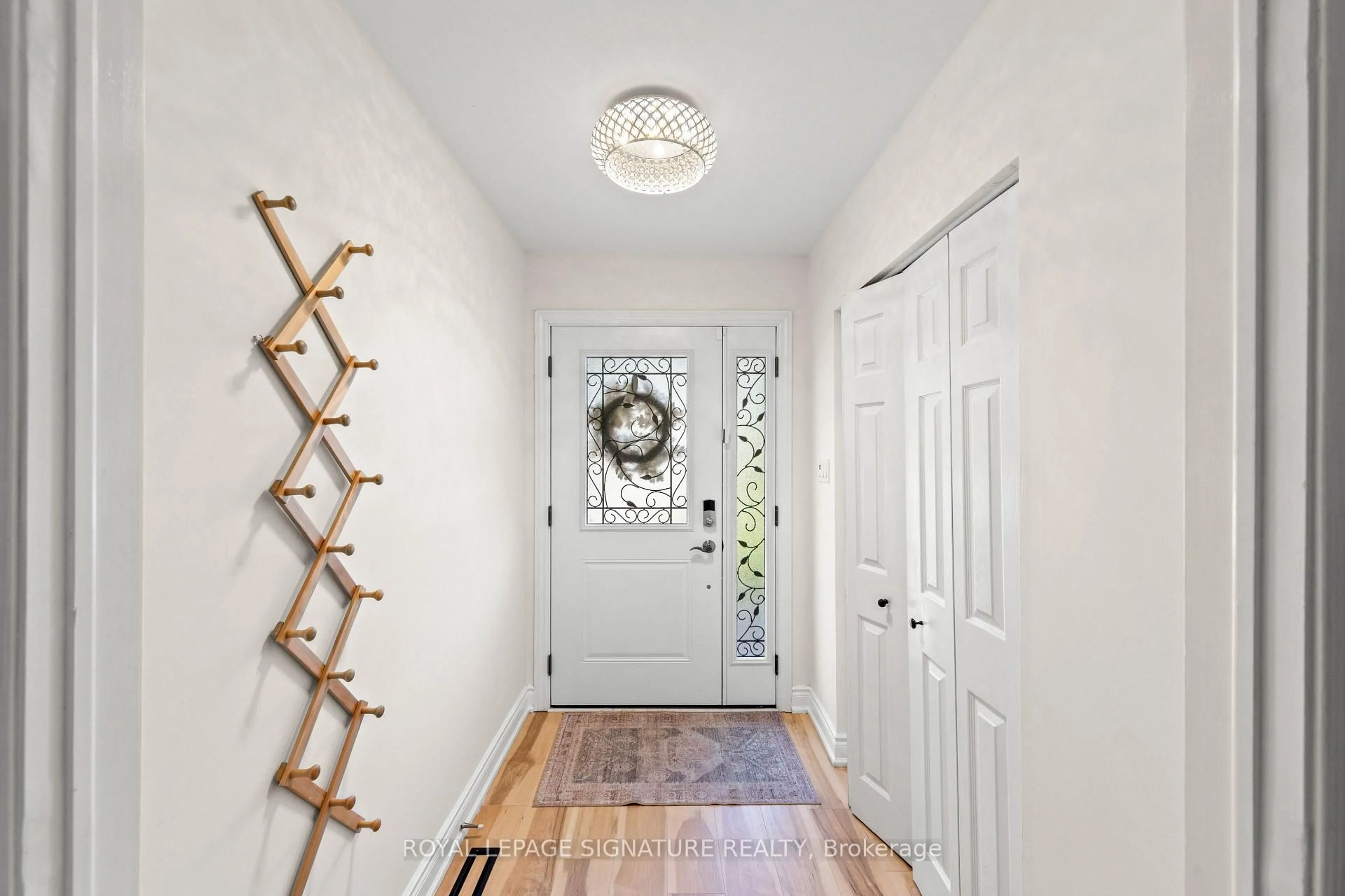 Indoor entryway for 464 Bartley Bull Pkwy, Brampton Ontario L6W 2M8