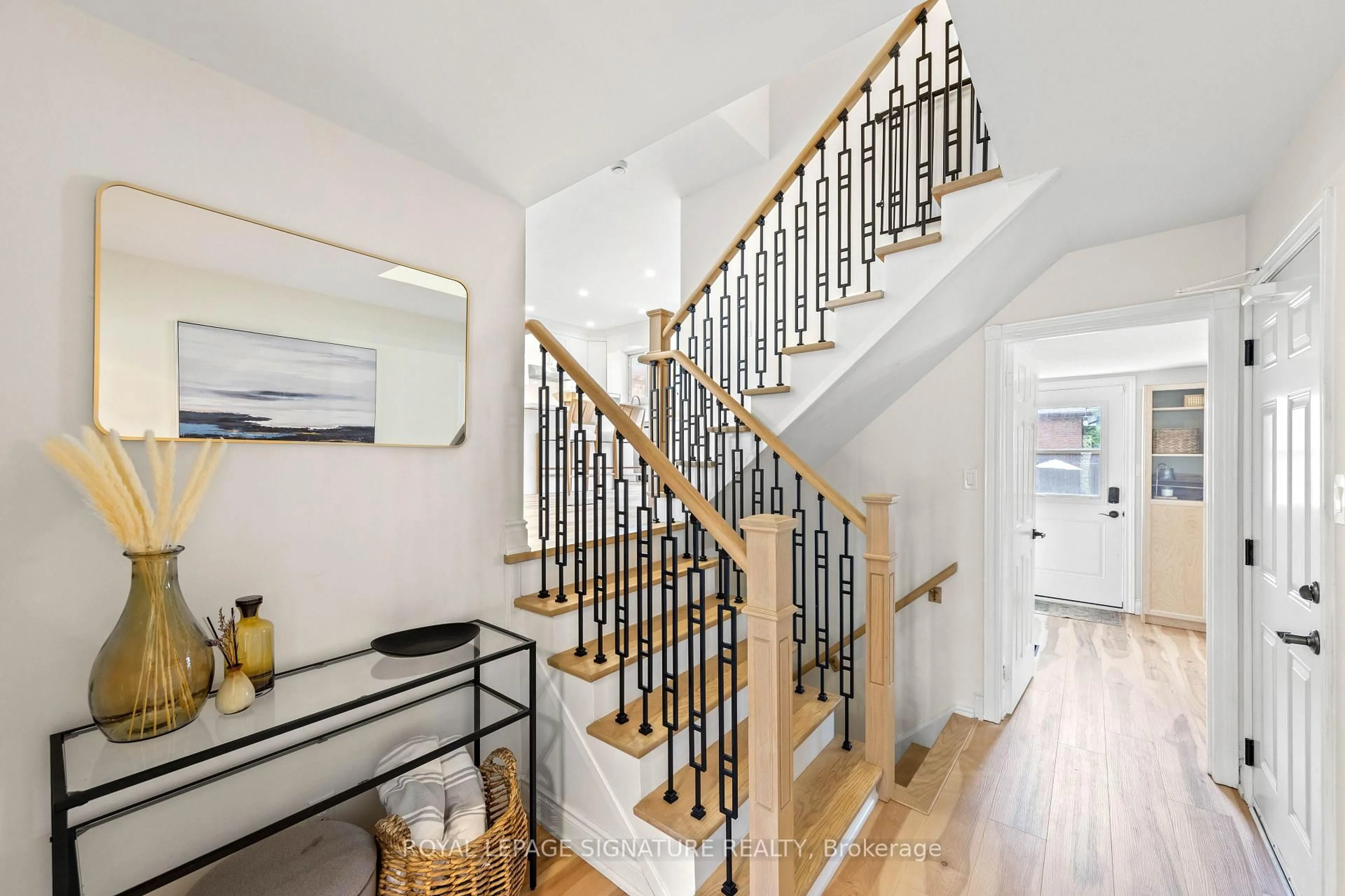 Stairs for 464 Bartley Bull Pkwy, Brampton Ontario L6W 2M8