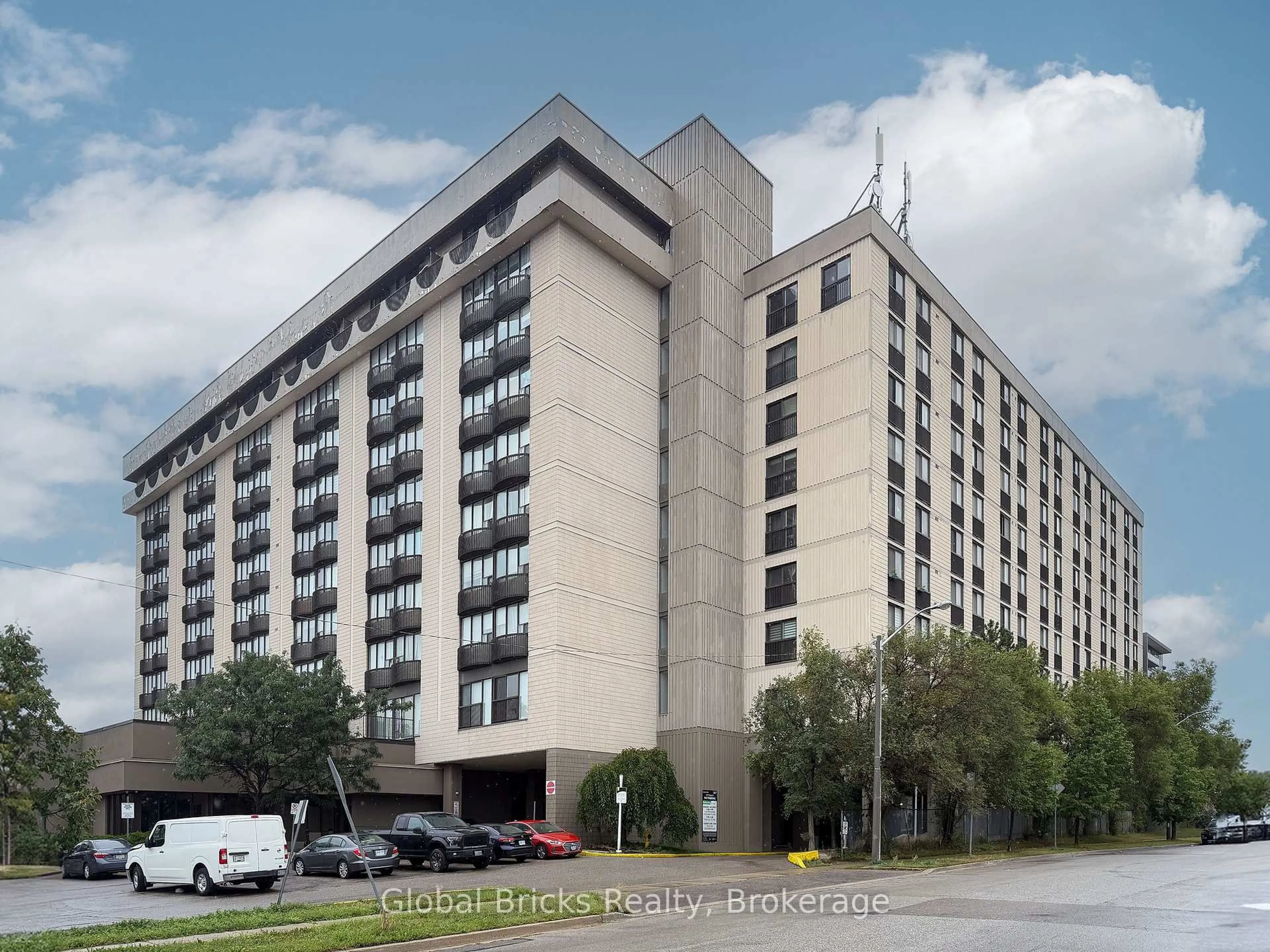 Indoor foyer for 2737 Keele St #901, Toronto Ontario M3M 2E9