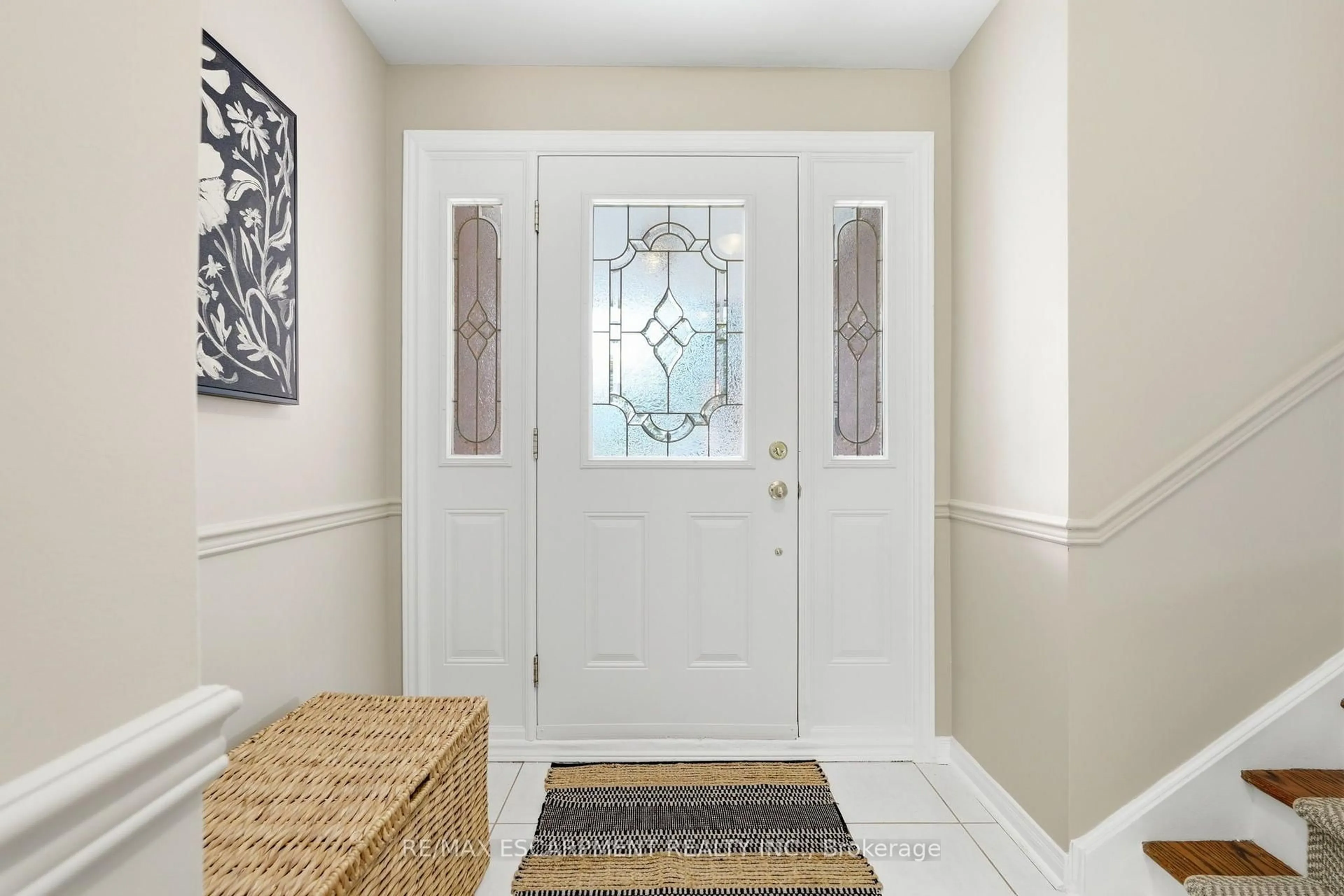 Indoor entryway for 635 Ramsgate Rd, Burlington Ontario L7N 2X9