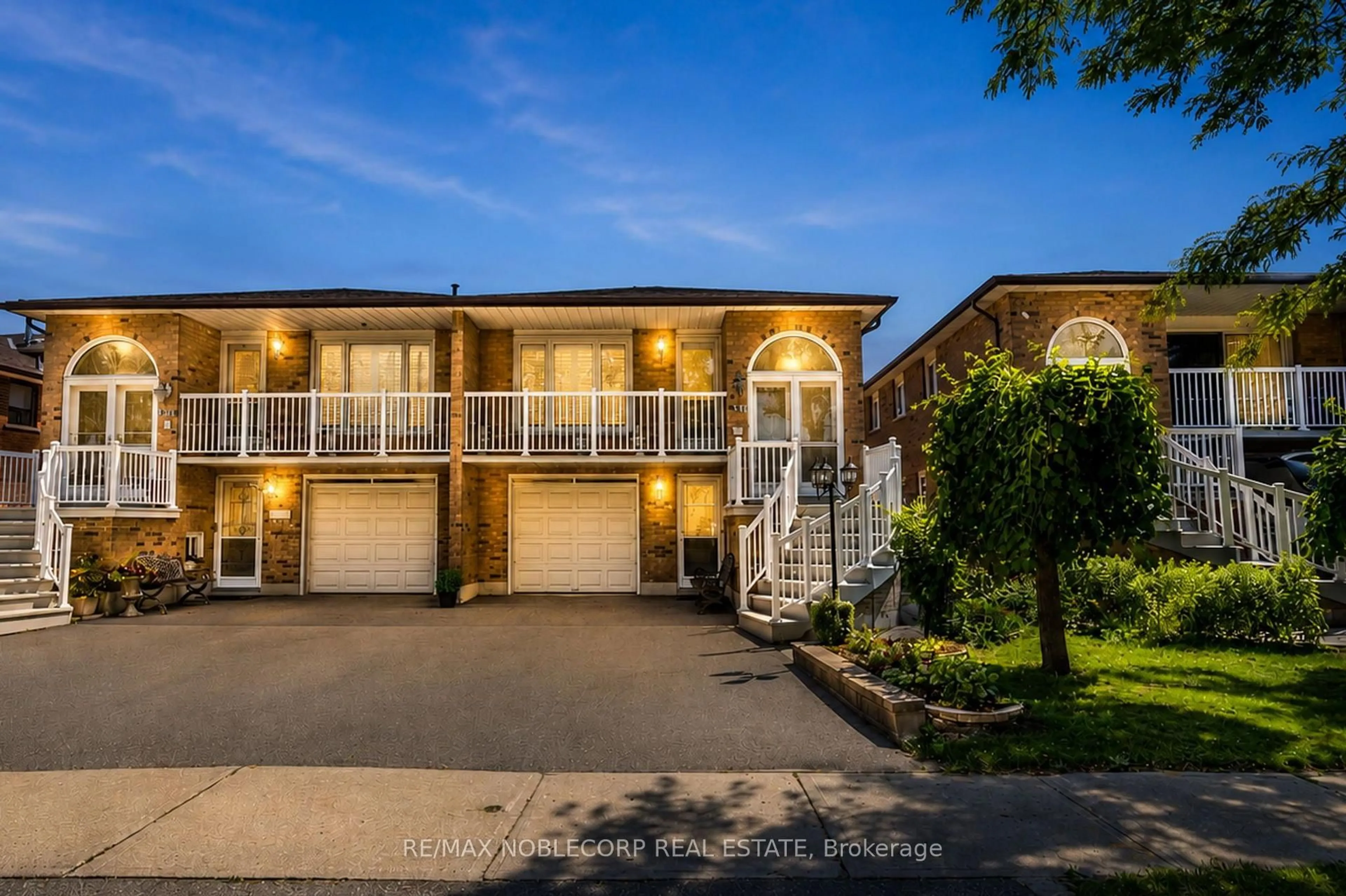 A pic from outside/outdoor area/front of a property/back of a property/a pic from drone, street for 131 Yatescastle Dr, Toronto Ontario M3L 2L4