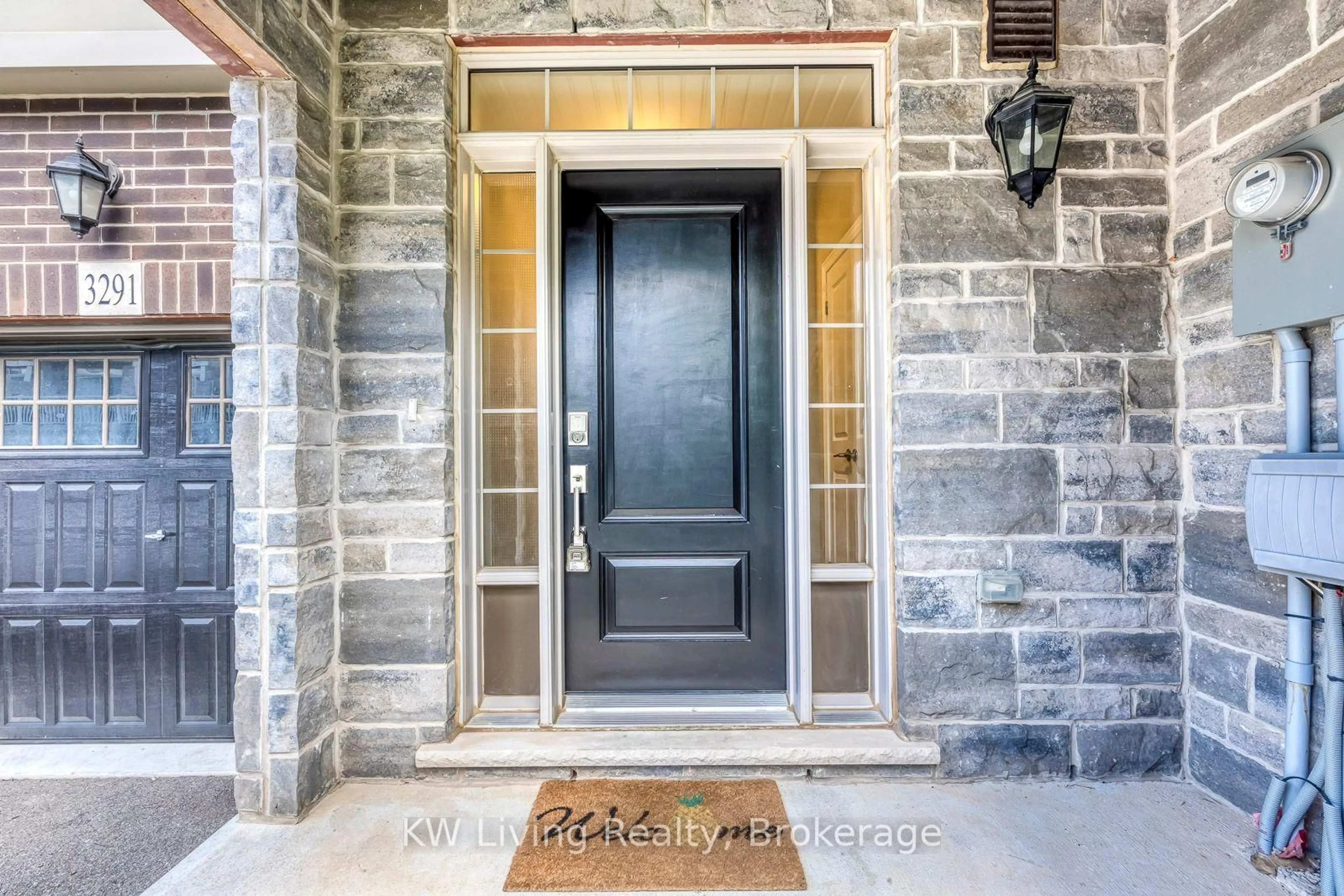 Indoor entryway for 3291 Mockingbird Common, Oakville Ontario L6H 0W9