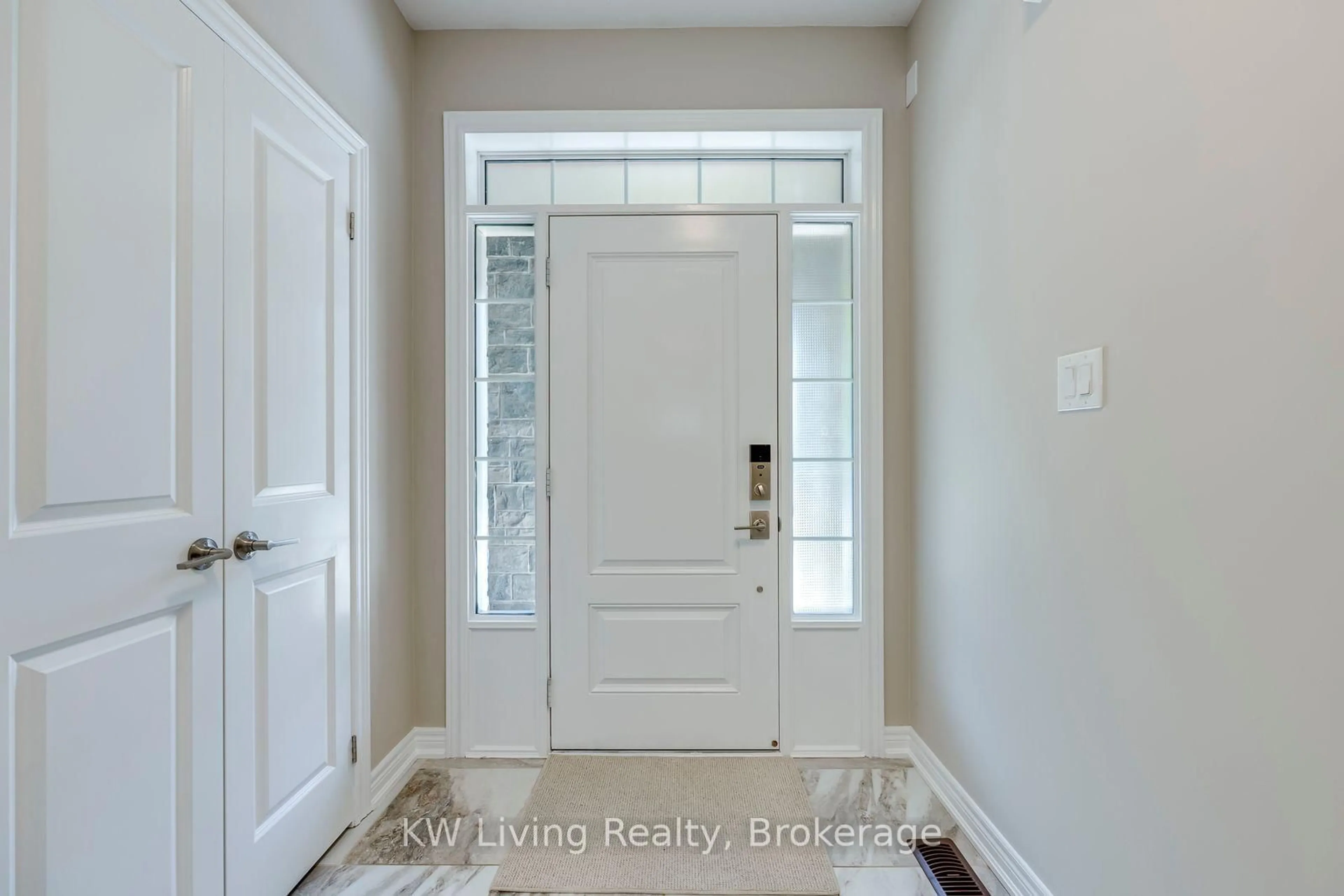 Indoor entryway for 3291 Mockingbird Common, Oakville Ontario L6H 0W9