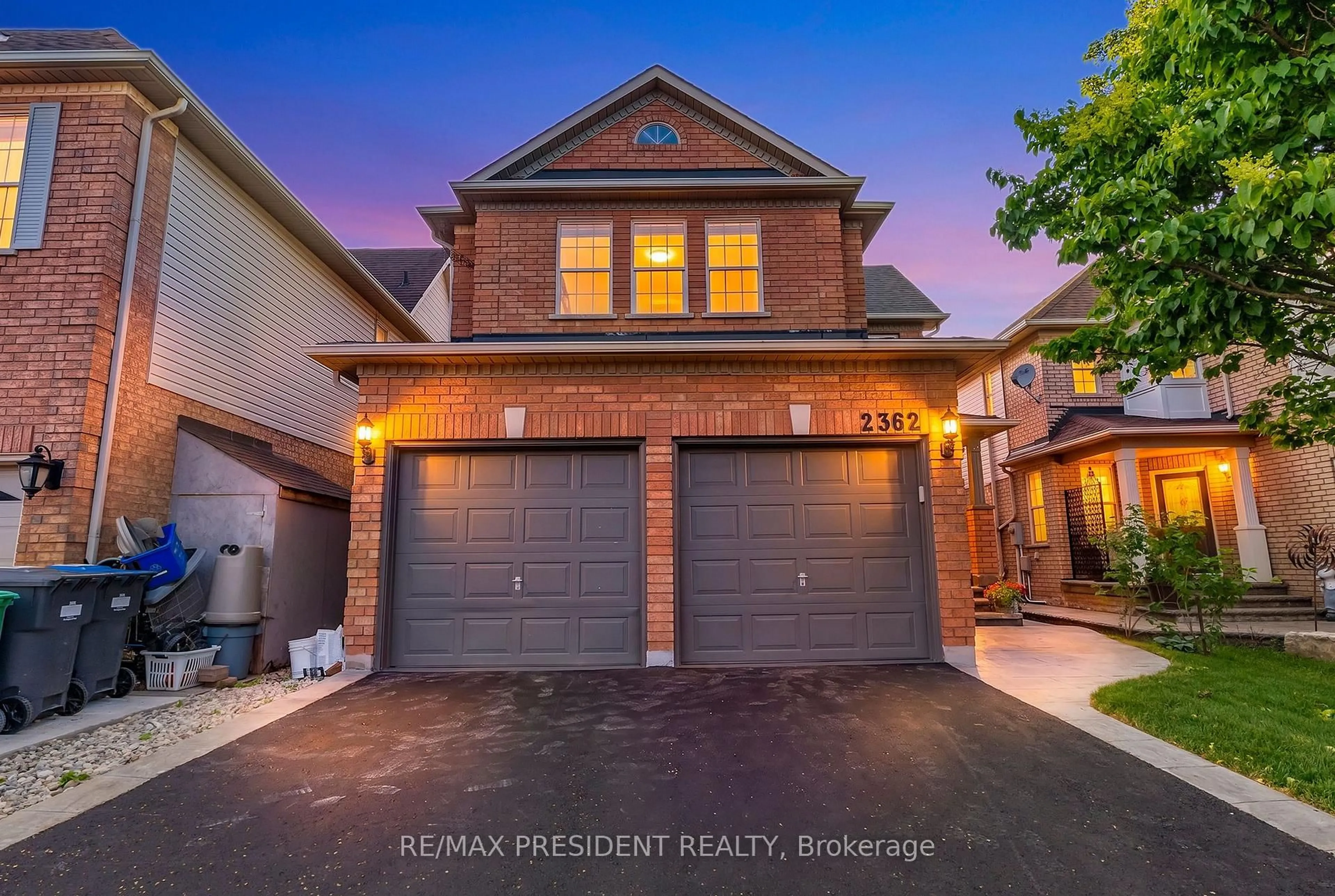 Home with brick exterior material, street for 2362 Bankside Dr, Mississauga Ontario L5M 6E3