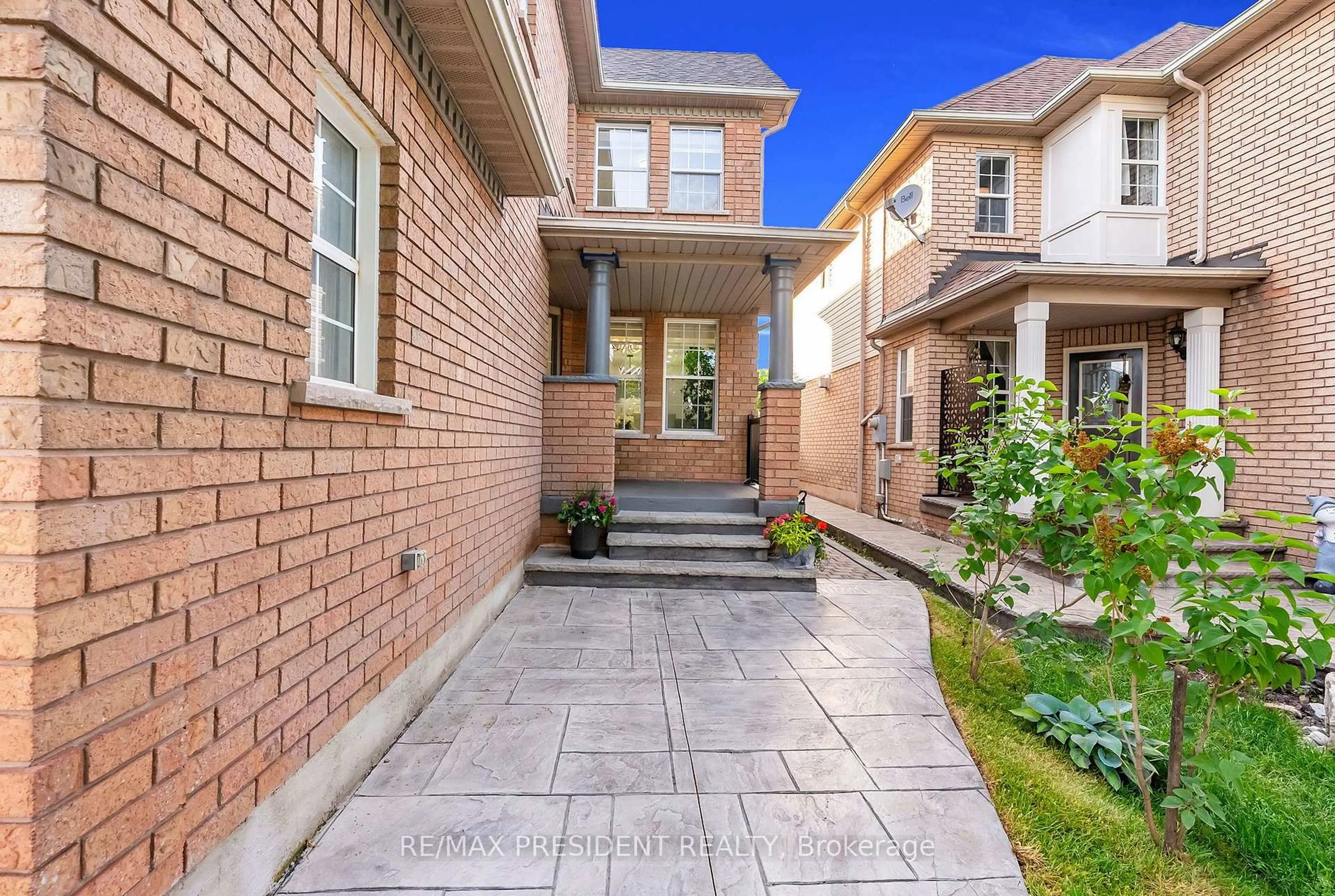 Home with brick exterior material, street for 2362 Bankside Dr, Mississauga Ontario L5M 6E3