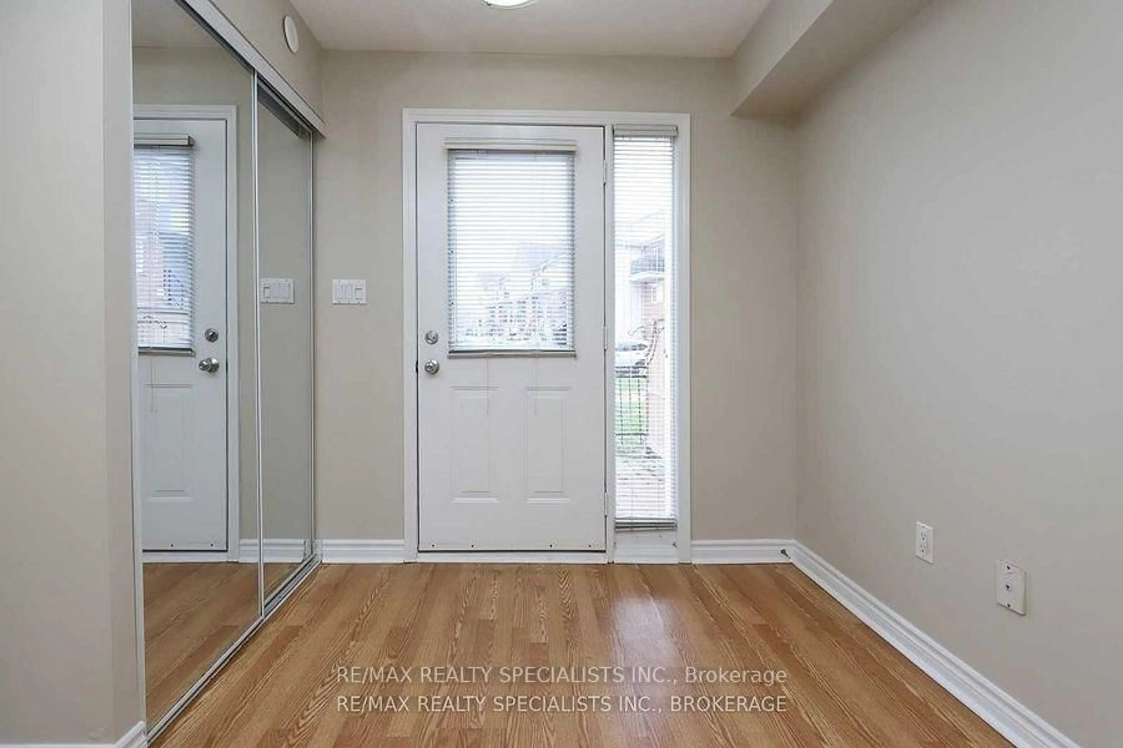 Indoor entryway for 4620 Guildwood Way #44, Mississauga Ontario L5R 4H4