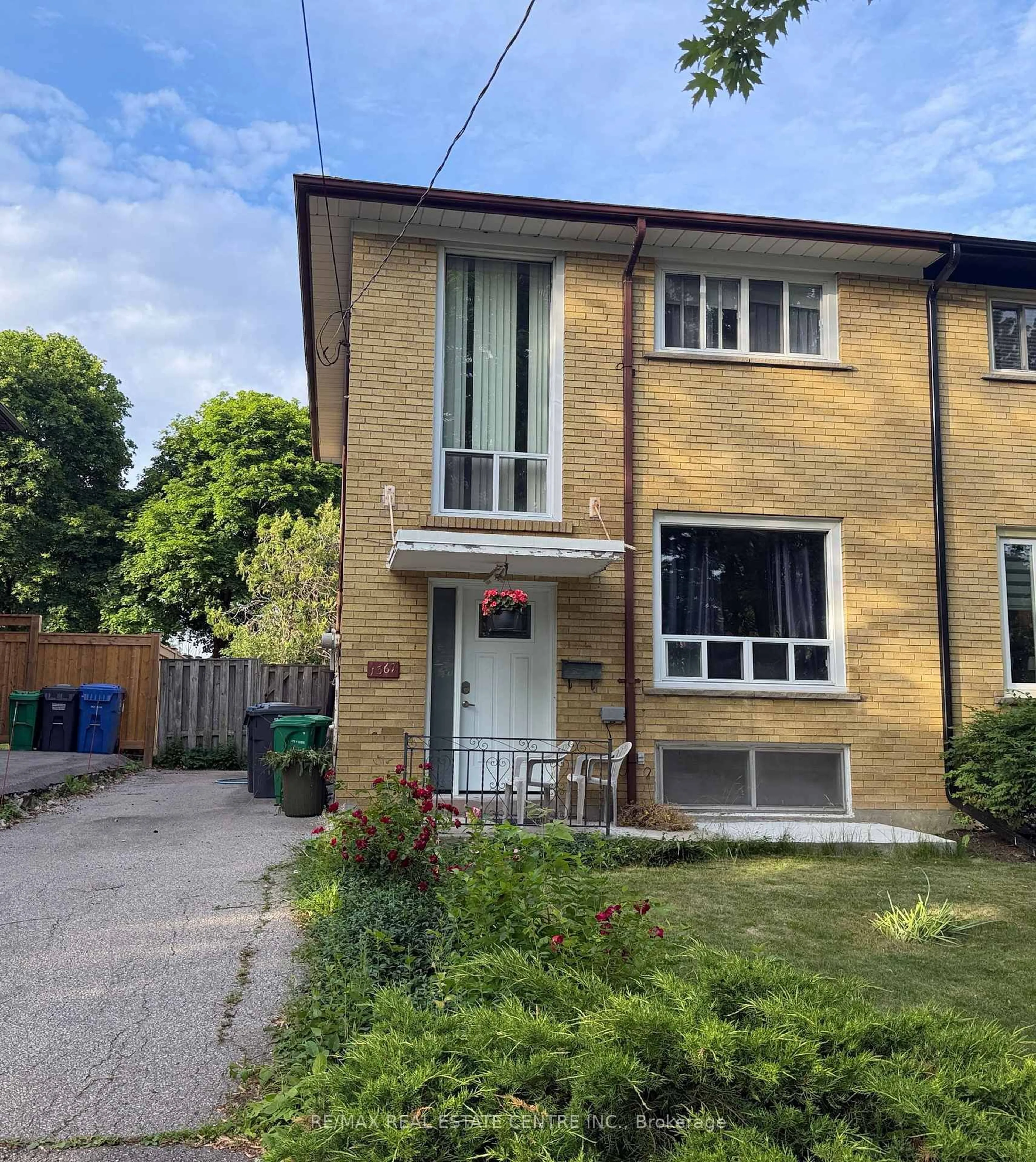 Home with brick exterior material, street for 1367 Freeport Dr, Mississauga Ontario L5C 1S5
