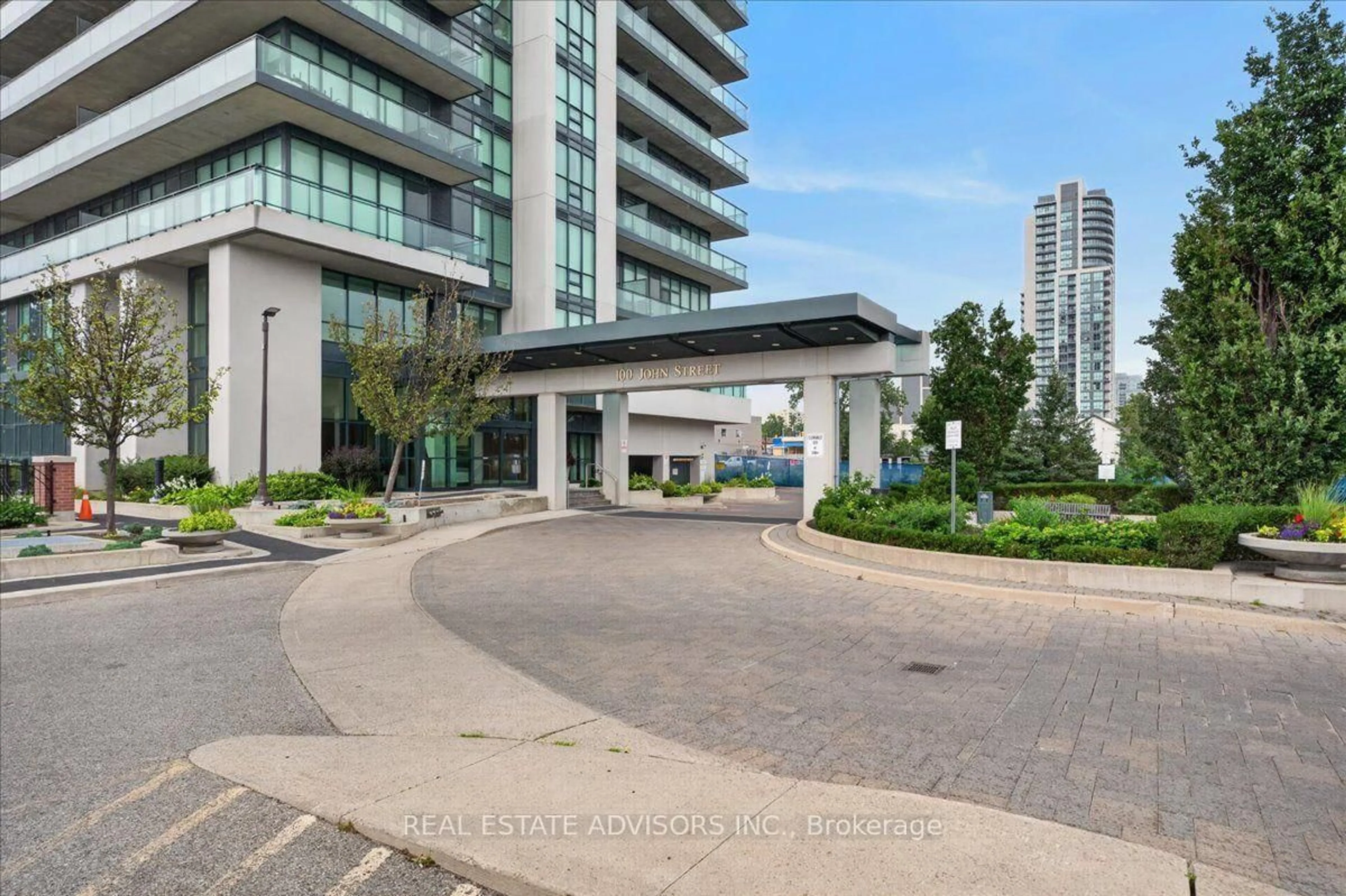Indoor foyer for 100 John St #608, Brampton Ontario L6W 0A8