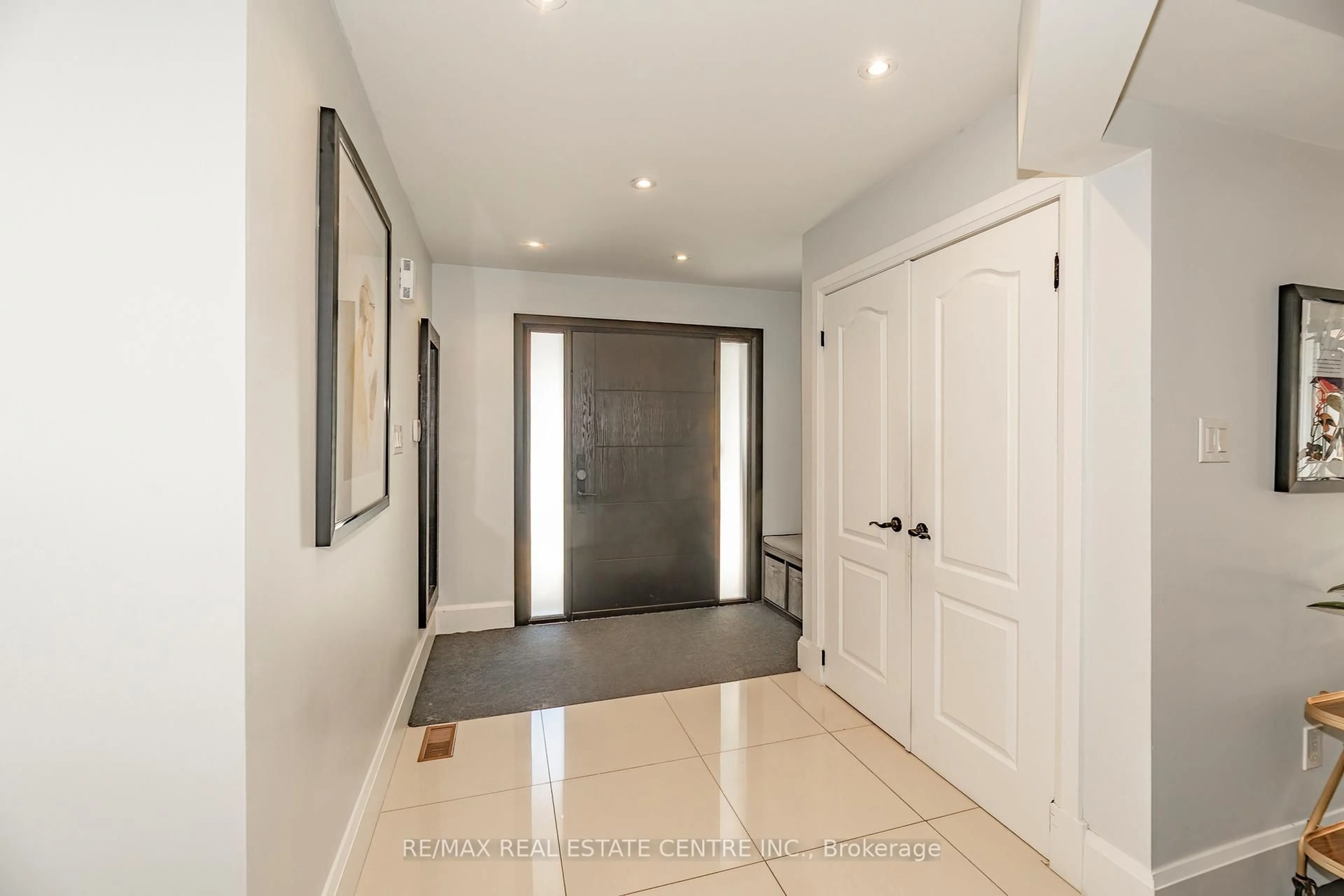 Indoor entryway for 41 Ranchero Dr, Brampton Ontario L7A 3C6
