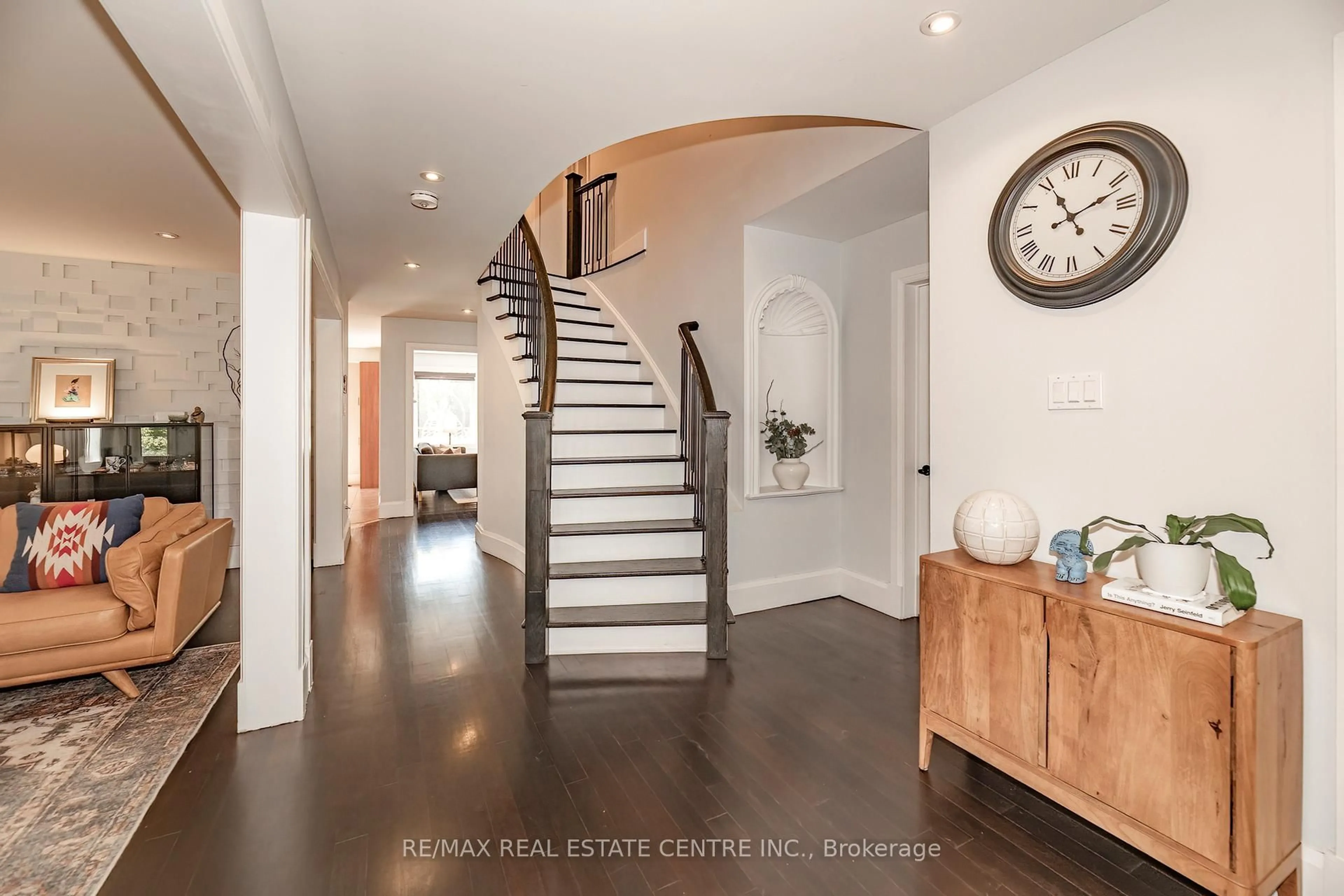 Indoor entryway for 41 Ranchero Dr, Brampton Ontario L7A 3C6