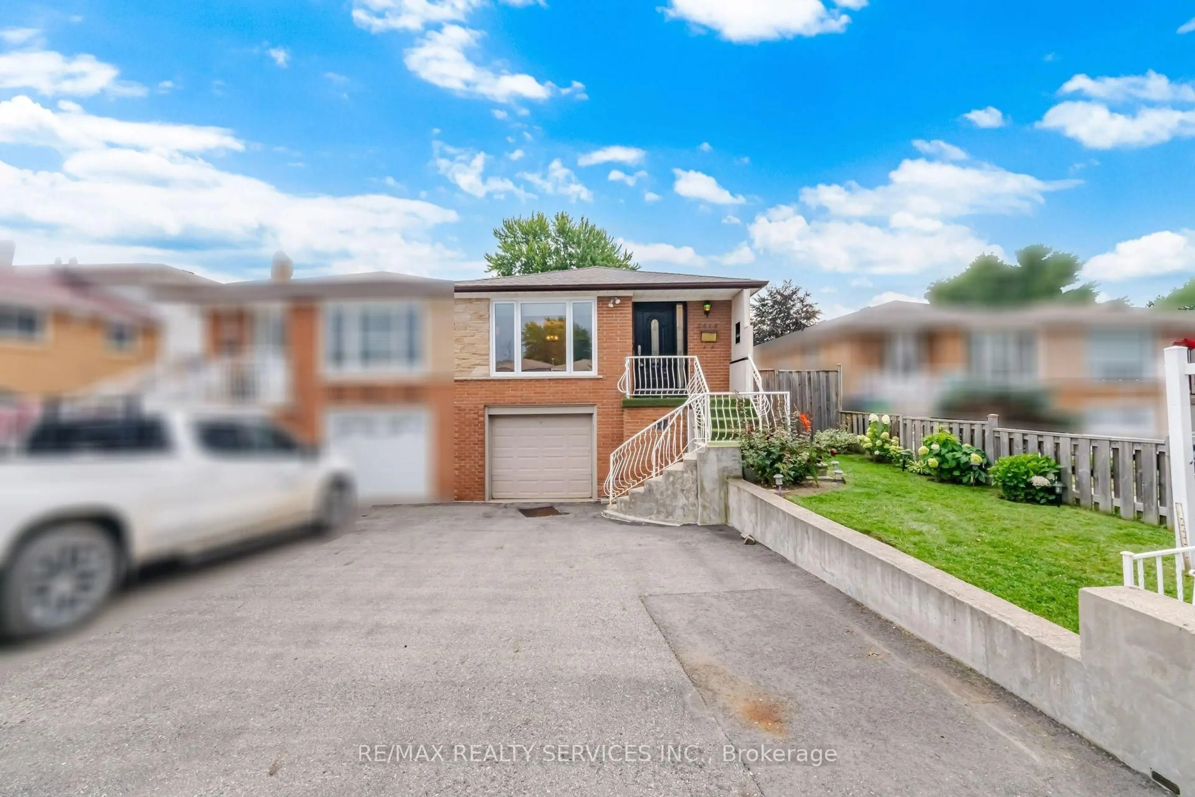 Unknown for 2414 Whaley Dr, Mississauga Ontario L5B 2B5